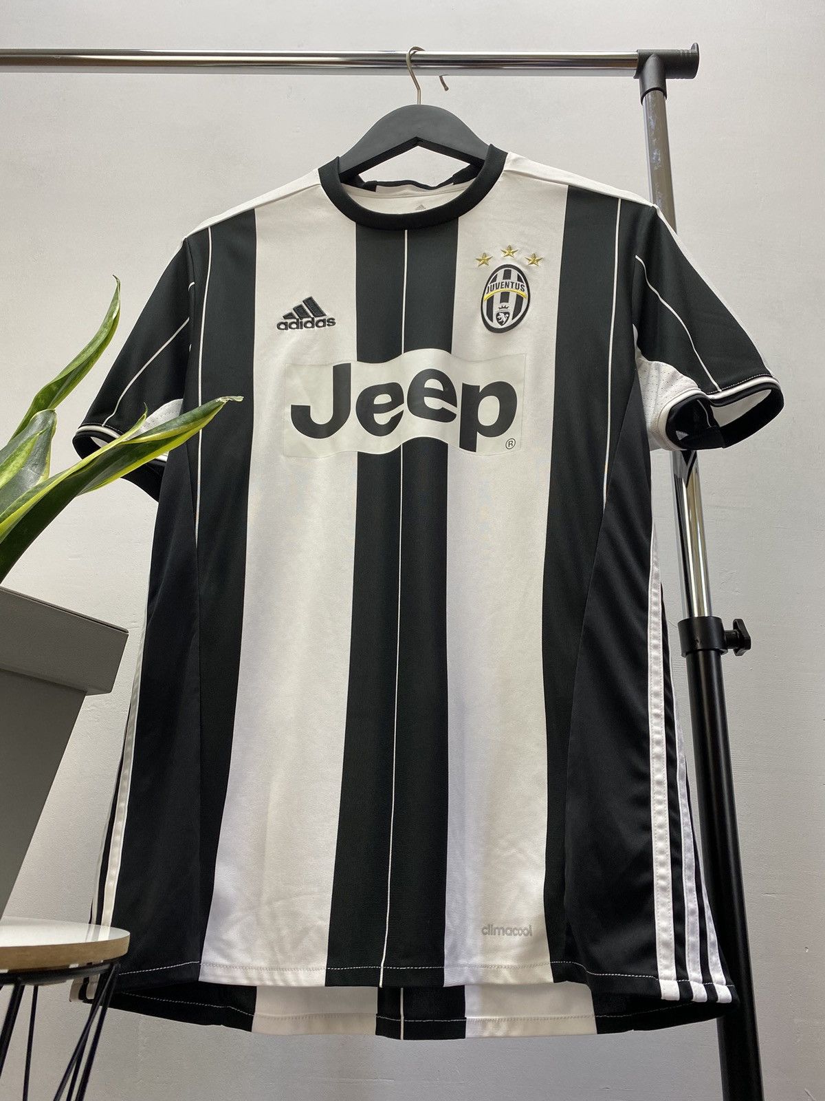 Adidas JUVENTUS ADIDAS 2016 2017 FOOTBALL HOME JERSEY Size US M / EU 48-50 / 2 - 4 Thumbnail