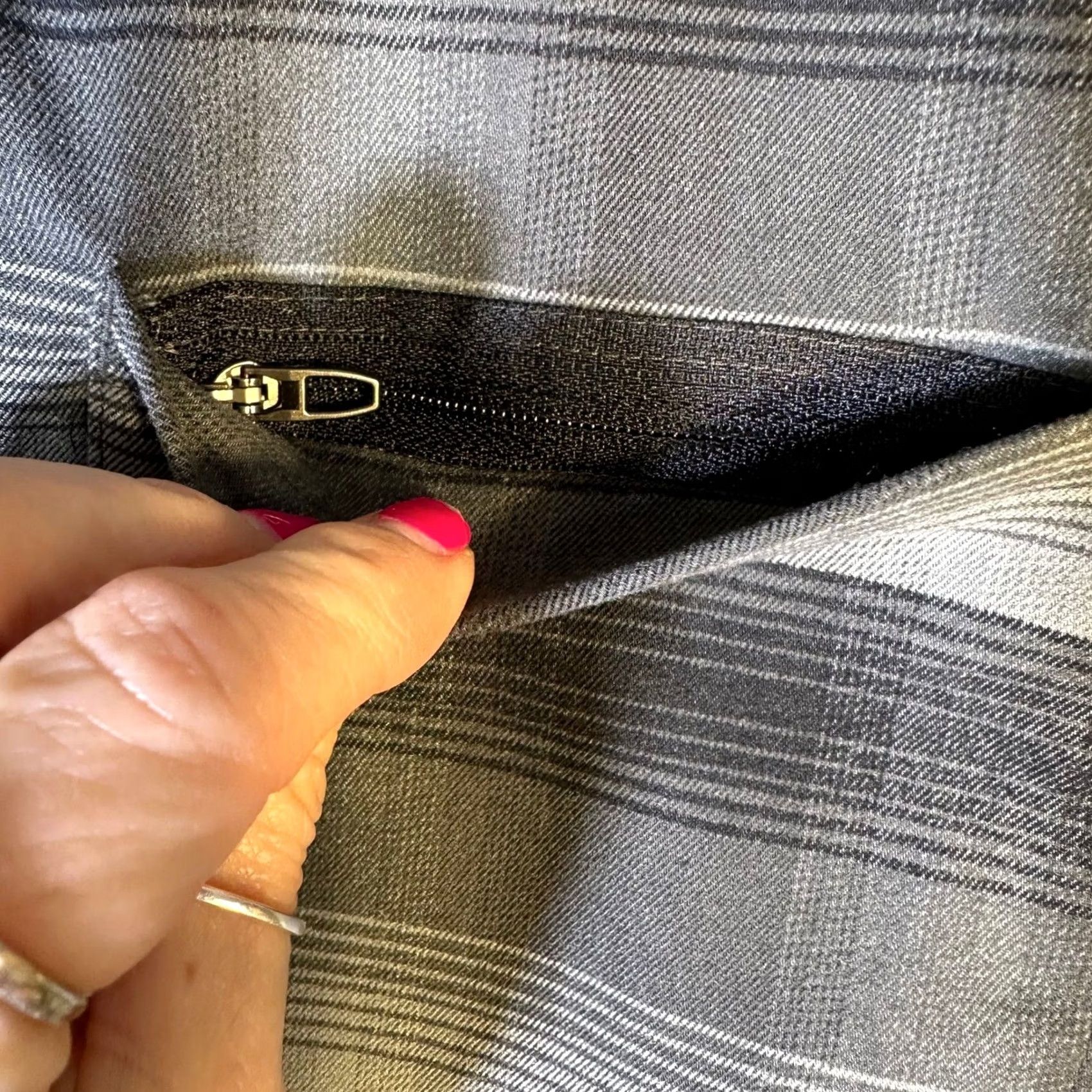 Lululemon Lululemon Mason Peak Long Sleeve Flannel Shirt Mens M Grey Black Plaid Button-Up Pocket Zipper Moisture Wicking Quick Dry Casual Outdoor Pastel? Size US M / EU 48-50 / 2 - 3 Thumbnail