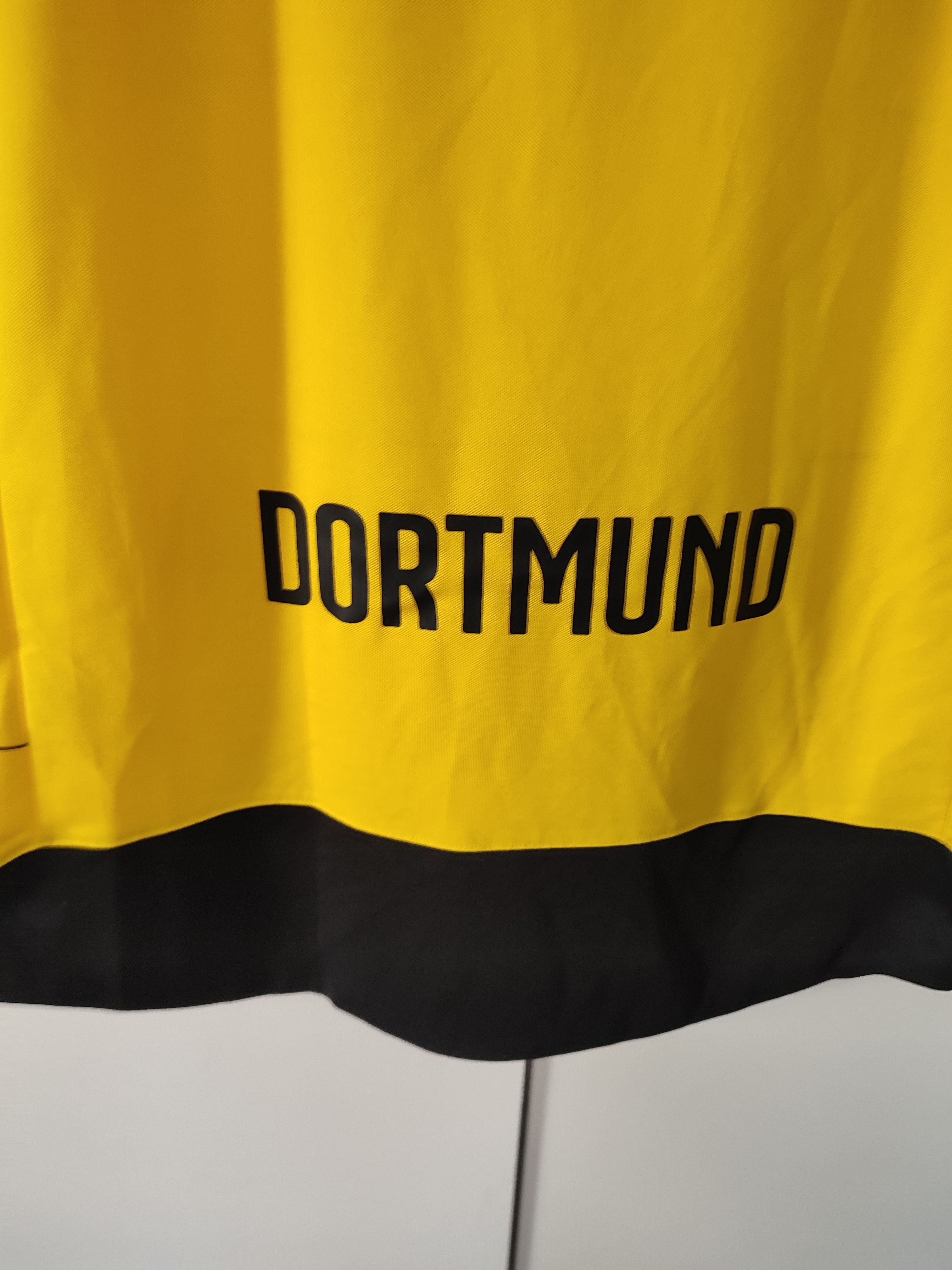 Puma BORUSSIA DORTMUND 2015-16 HOME FOOTBALL Kit SHIRT Size US M / EU 48-50 / 2 - 17 Thumbnail