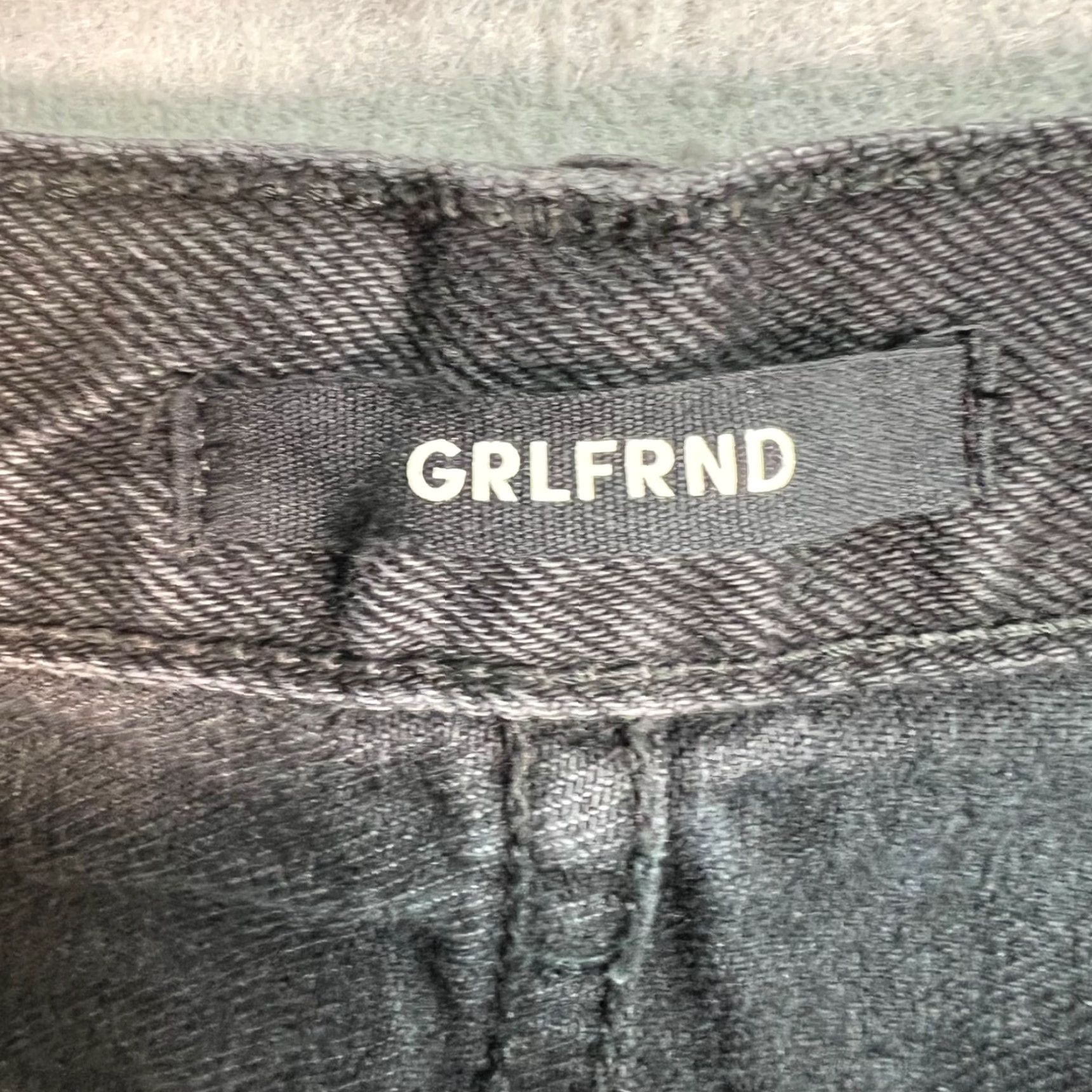 GRLFRND Jeans VINTAGE Helena Black High-Waisted Straight-Leg Frayed Hem Womens 26 Adult Regular Denim 26in Inseam