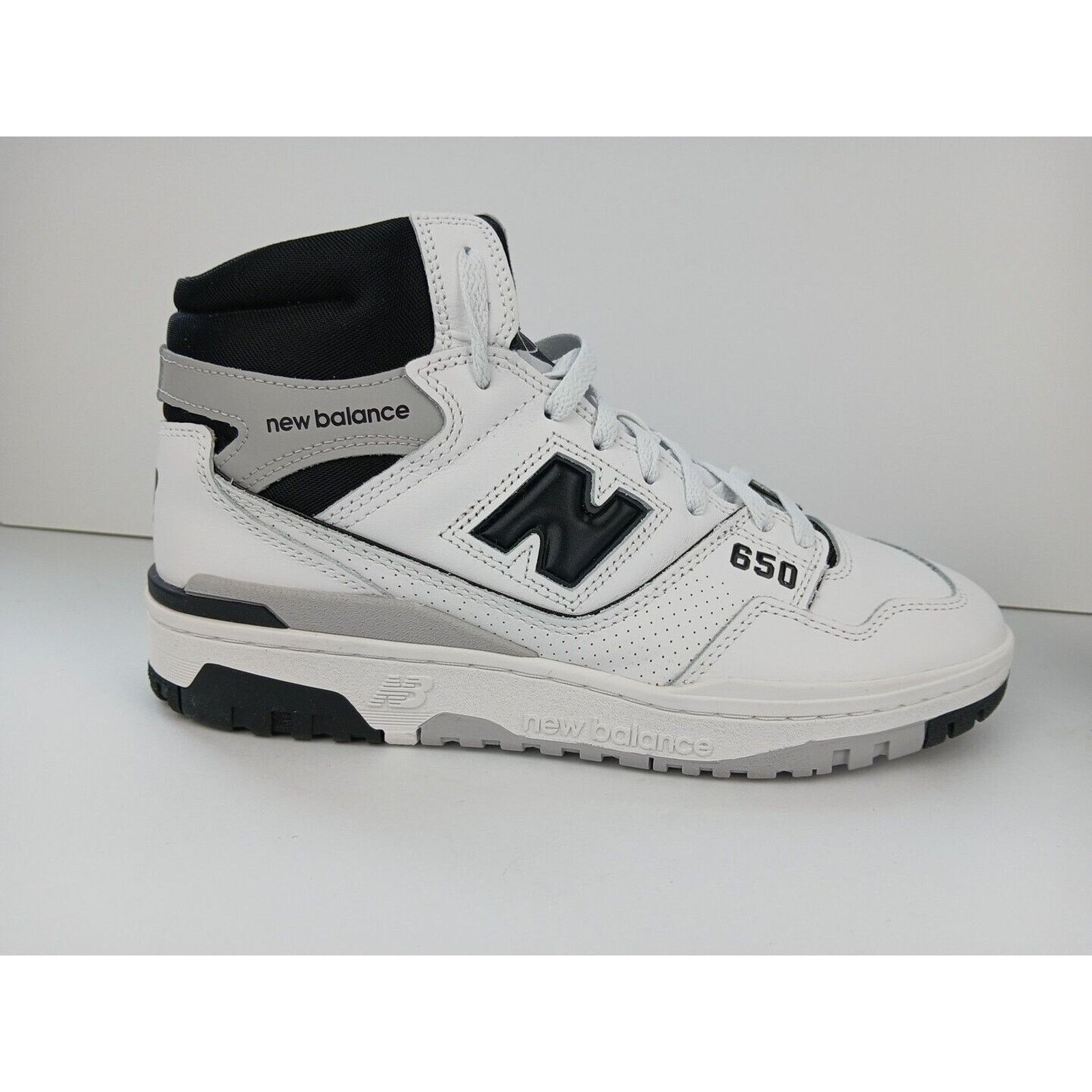 New Balance New Balance 650R Lifestyle White / BLK Shoes Men's Sz 11 Size US 11 / EU 44 - 14 Thumbnail
