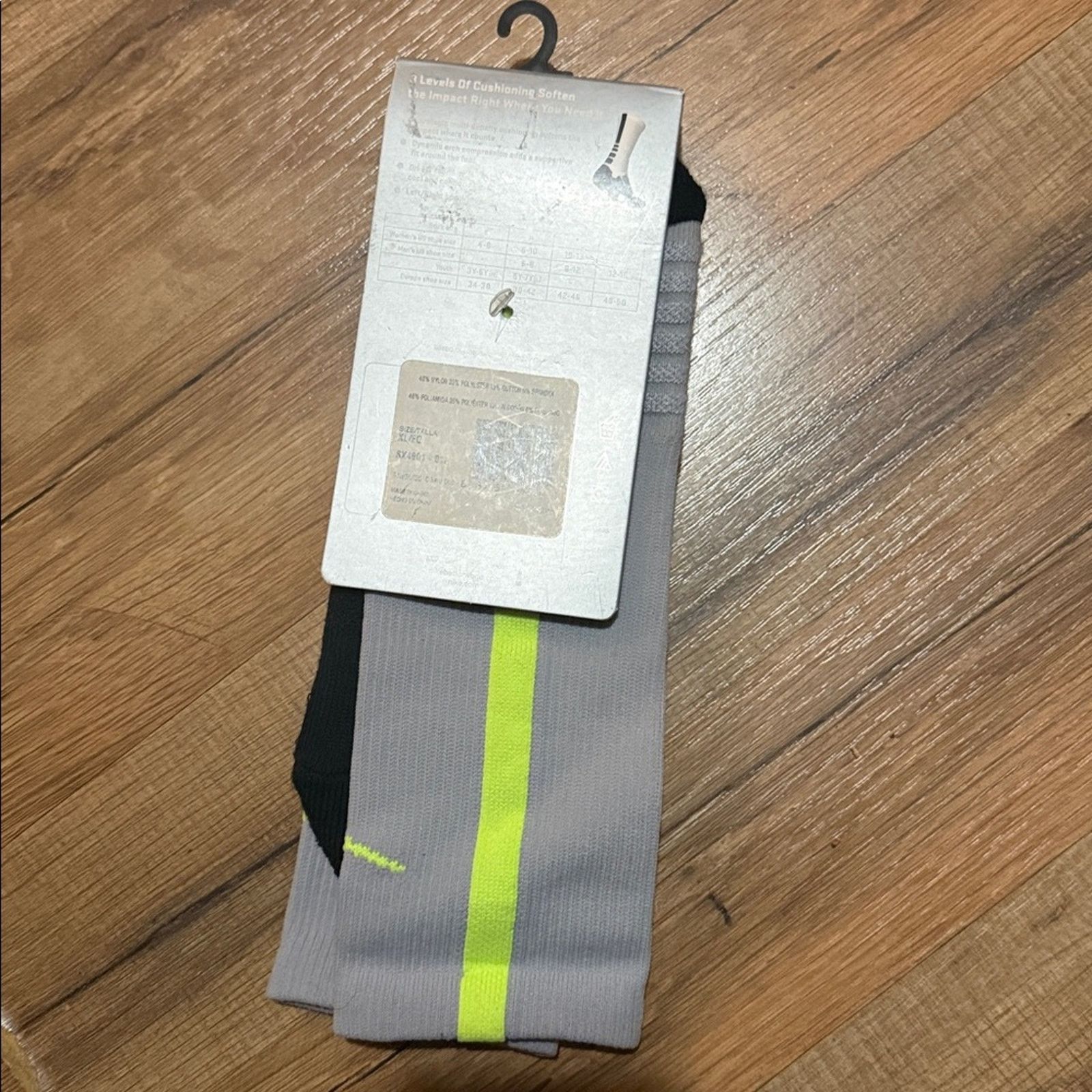 Nike 2013 Nike Hyper Elite Cushioned Basketball DriFit Crew Socks Size ONE SIZE - 3 Thumbnail