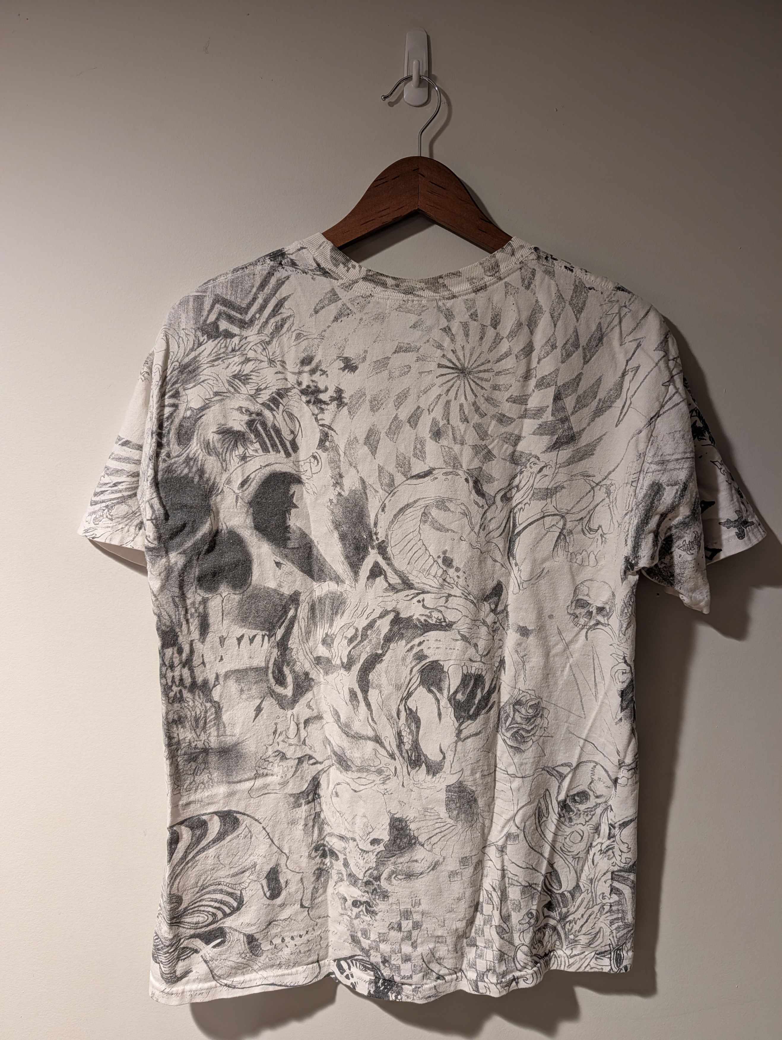 Arts & Science Vintage Hanes AOP T-Shirt Trippy Skulls Dragon Abstract Size US M / EU 48-50 / 2 - 4 Thumbnail