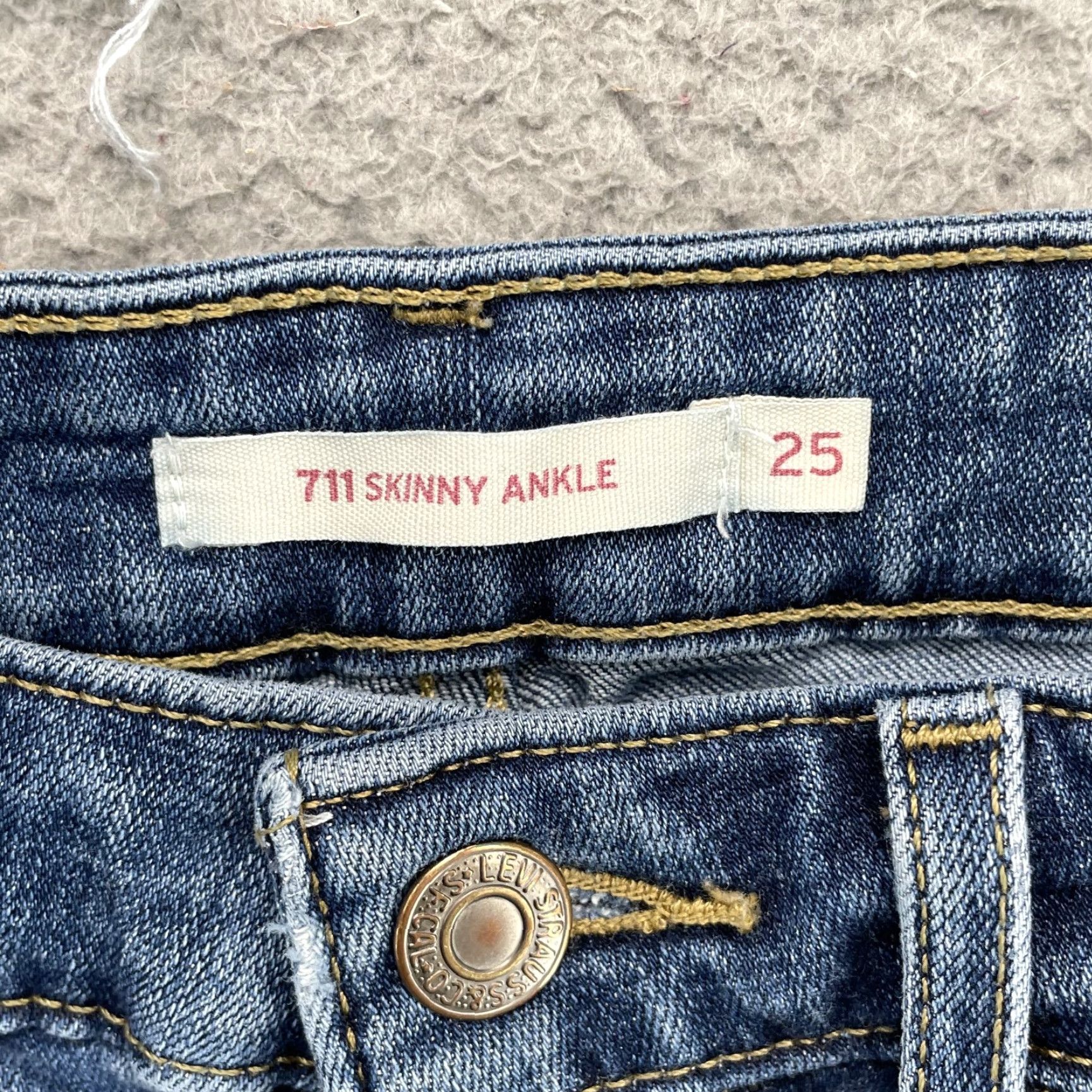 Levi's Levi's Denim Jean Shorts Lot 2 Women 24 Slim Bermuda Cut-Off Preppy Y2K 90's Retro Academia Blue 5-Pocket Size 42" / US 20 - 7 Thumbnail