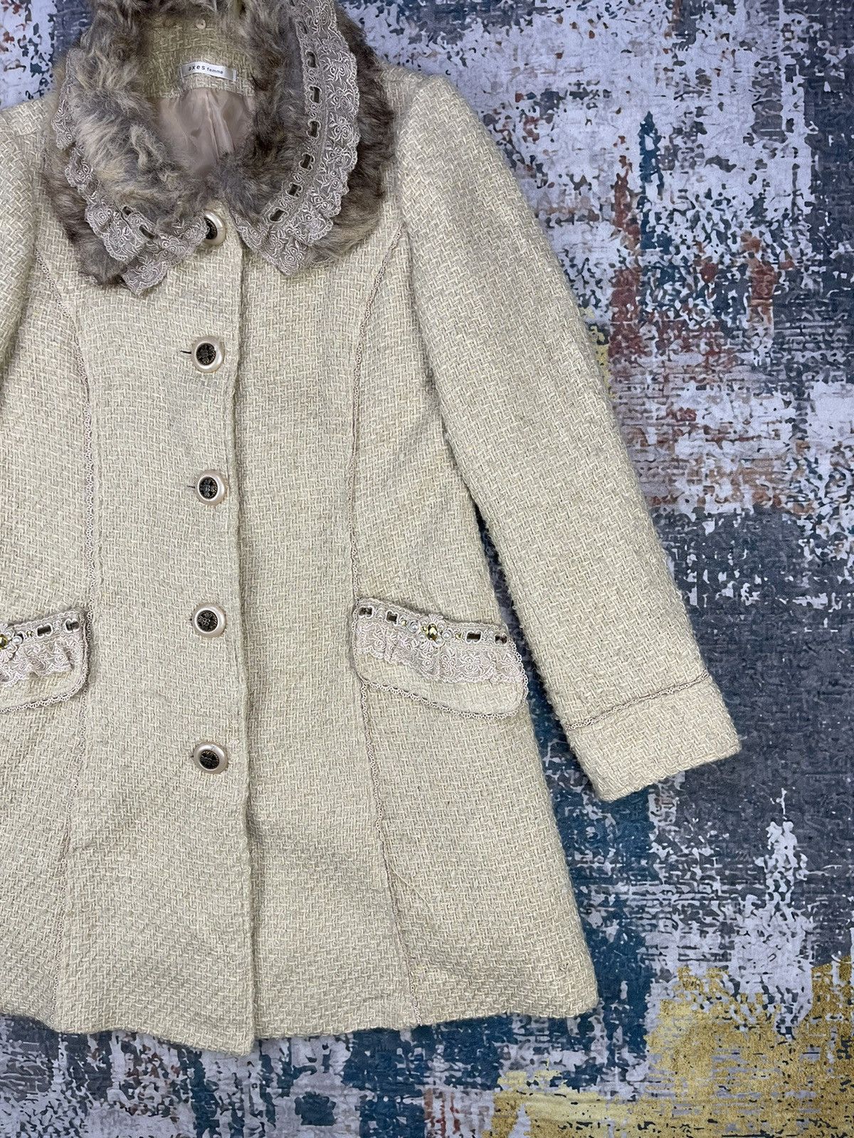 Japanese Brand Axes Femme Fur Collar Embroidered Tweed Coats Size L / US 10 / IT 46 - 2 Thumbnail