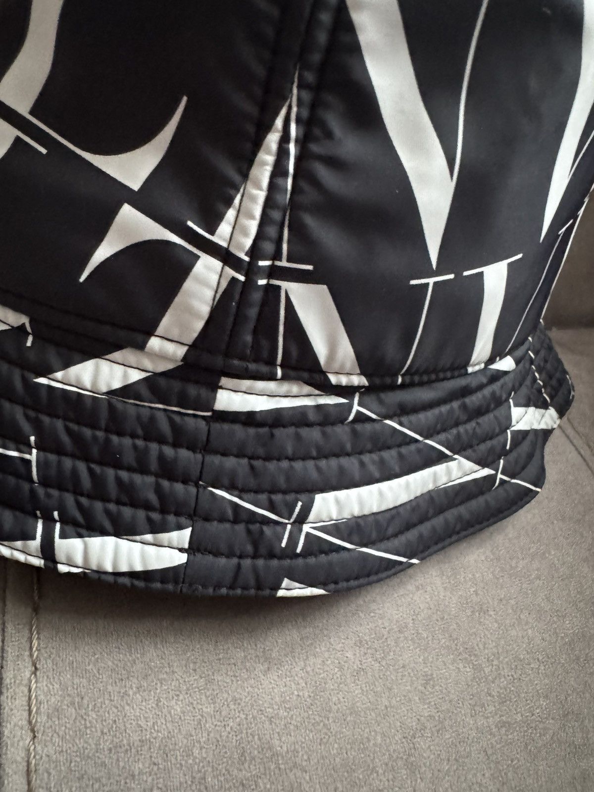 Valentino VALENTINO bucket hat see/STUDY all photos and description Size ONE SIZE - 15 Thumbnail