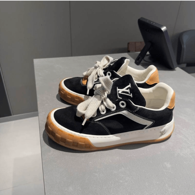 Louis Vuitton Louis Vuitton low-top shoes 42.5EU Size US 9.5 / EU 42-43 - 1 Thumbnail