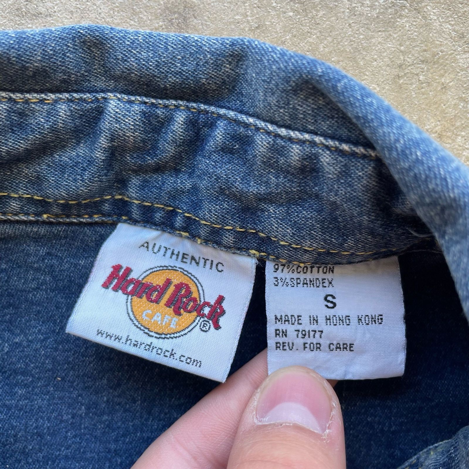 Vintage VINTAGE HARD ROCK CAFE COTTON DENIM JACKET WOMENS SMALL Size S / US 4 / IT 40 - 4 Thumbnail