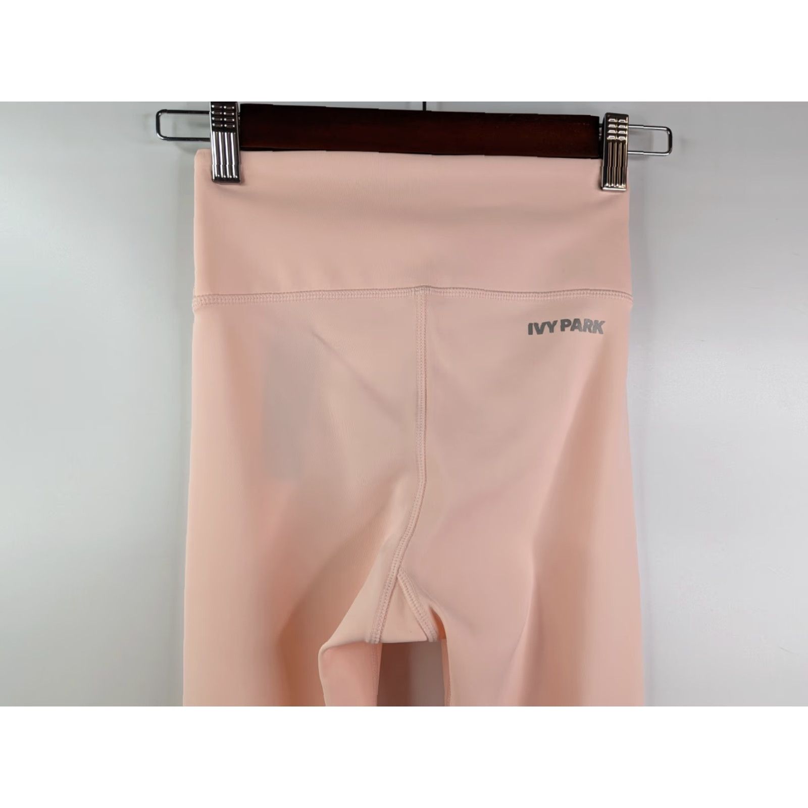 Ivy Park **IVY PARK Pink Yoga Leggings XS Capri** User: **IVY PARK Pink Capri Leggings XS** Size 26" / US 2 / IT 38 - 6 Thumbnail