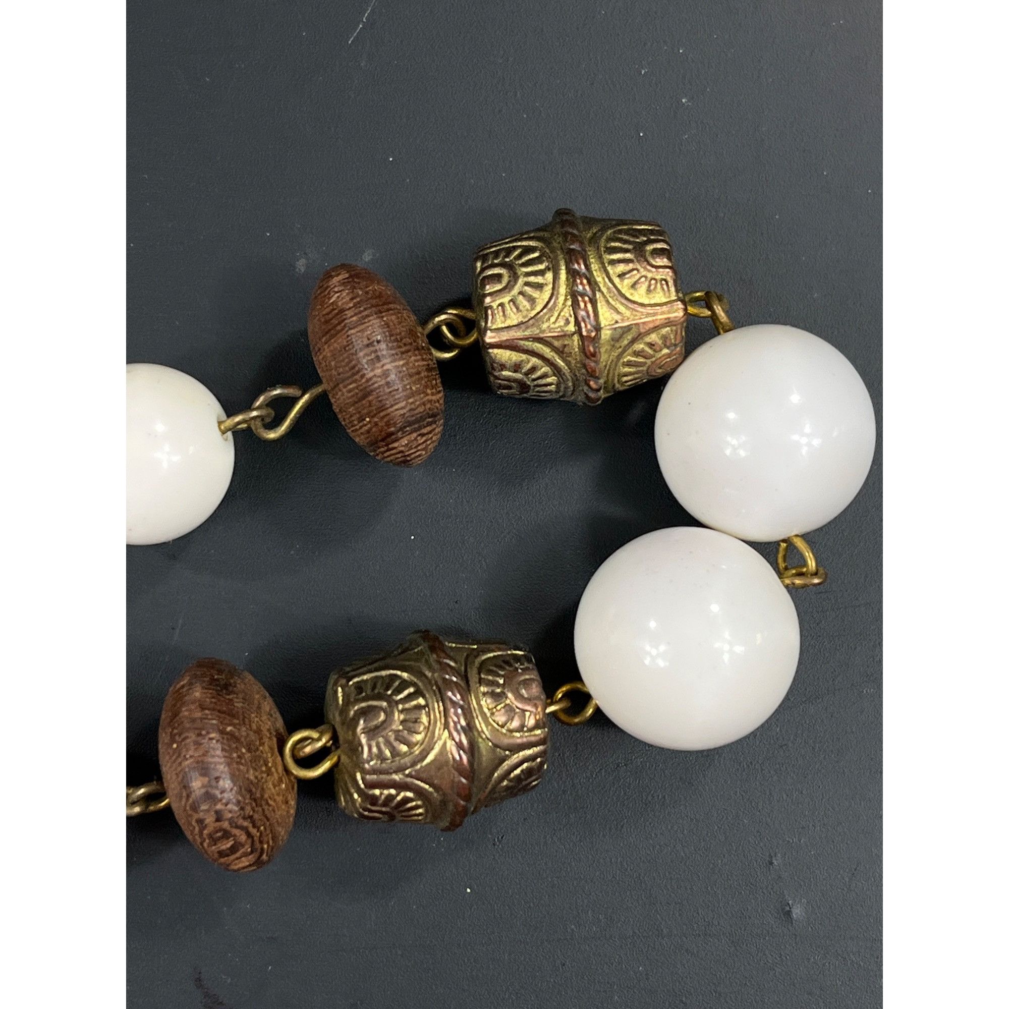 Vintage Vintage SKU 7879 Inspired White Bead and Brass Necklace With Size ONE SIZE - 5 Thumbnail