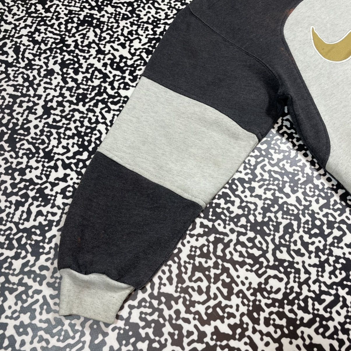 Nike Vintage 90s Nike Team Retro Rebone Distreessed Sweatshirt Size US L / EU 52-54 / 3 - 10 Thumbnail