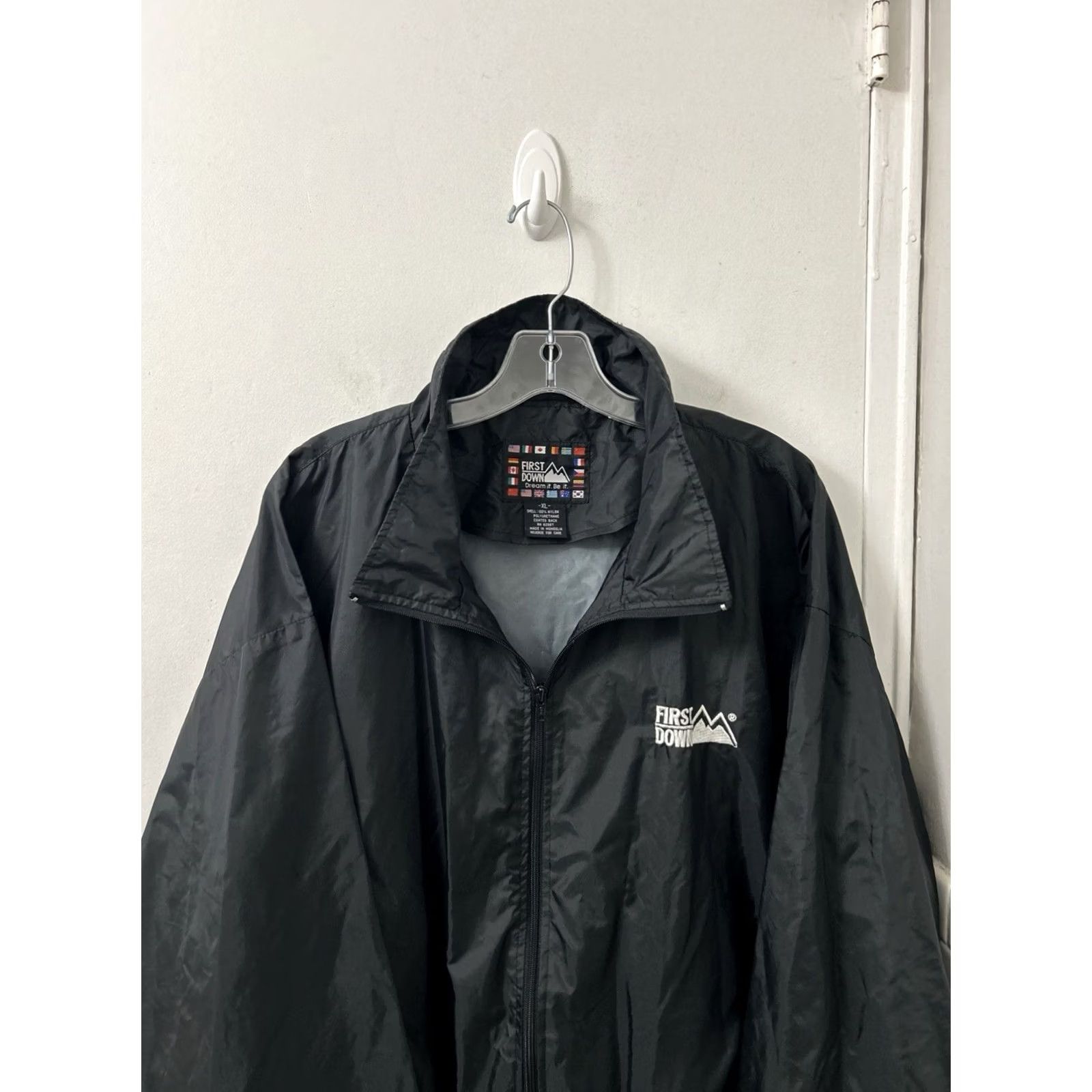 Vintage Vintage First Down Windbreaker Jacket Mens XL Black Full Zip Size US XL / EU 56 / 4 - 2 Thumbnail