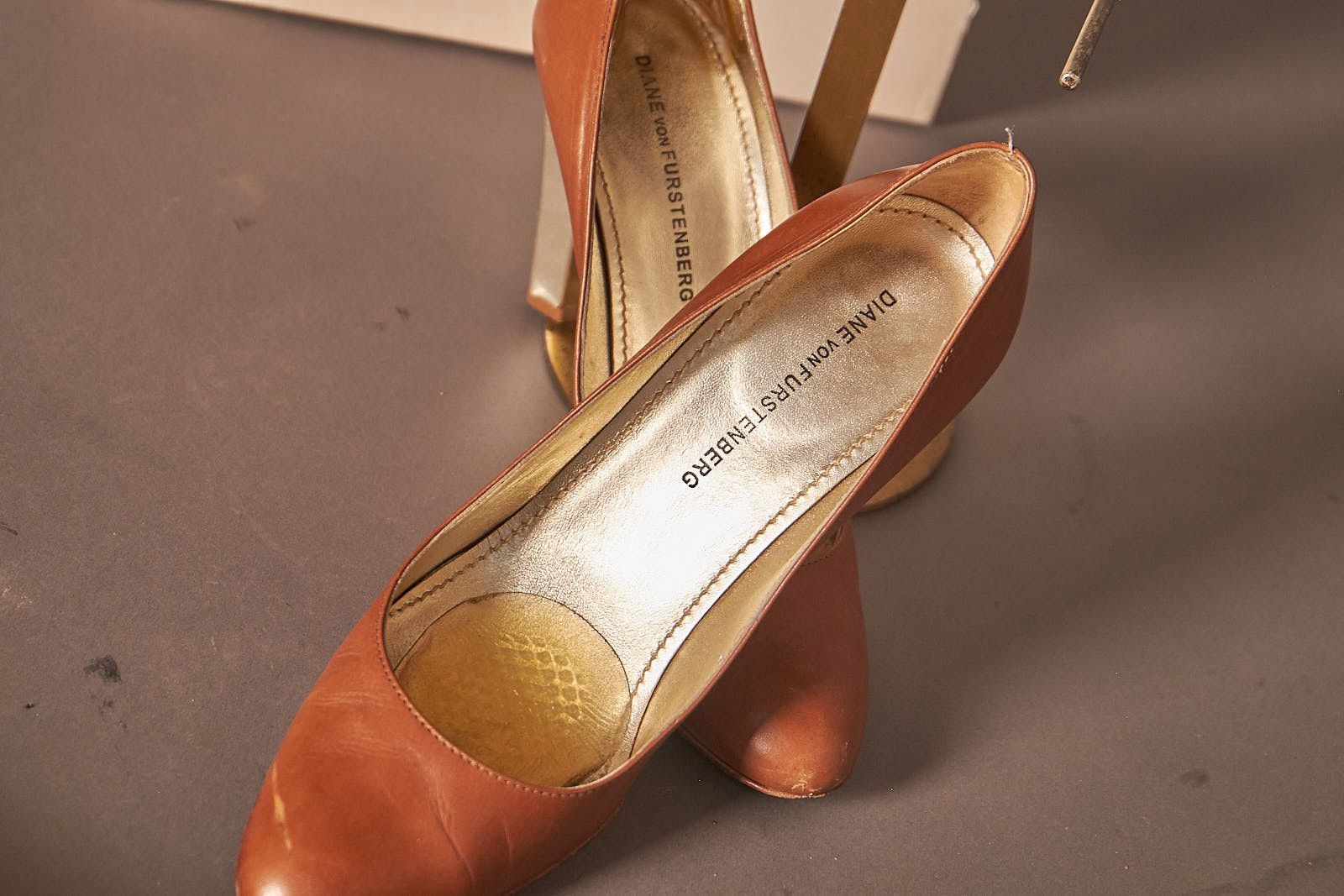 Diane von Furstenberg Vintage Y2K Diane Von Furstenberg Calf Skin Pumps Heels Size US 7.5 / IT 37.5 - 8 Thumbnail