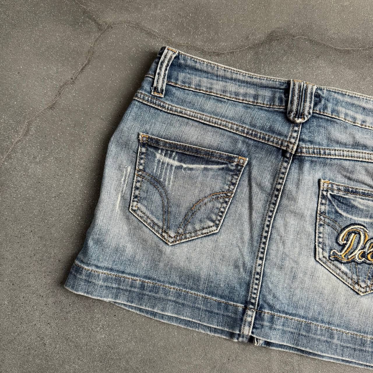 Dolce & Gabbana × Vintage D&G Dolce & Gabbana Vintage Mini Skirt Size 27" / US 4 / IT 40 - 2 Thumbnail