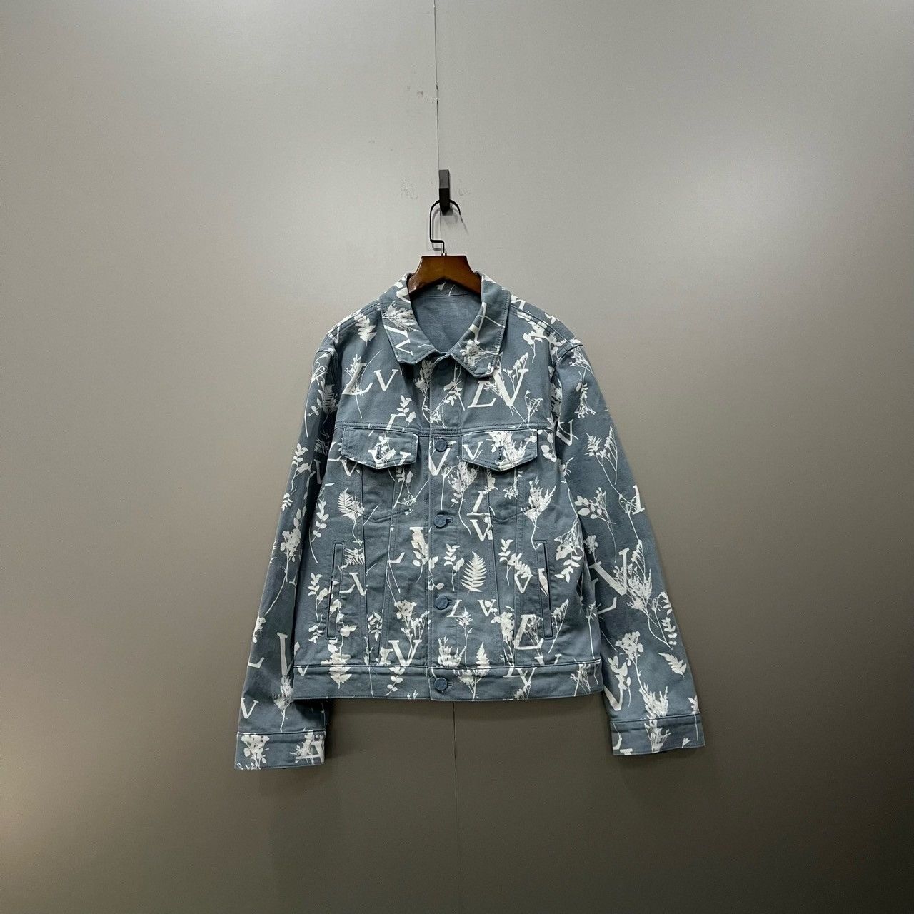Louis Vuitton louis vuitton denim jacket with floral print Size US L / EU 52-54 / 3 - 1 Thumbnail