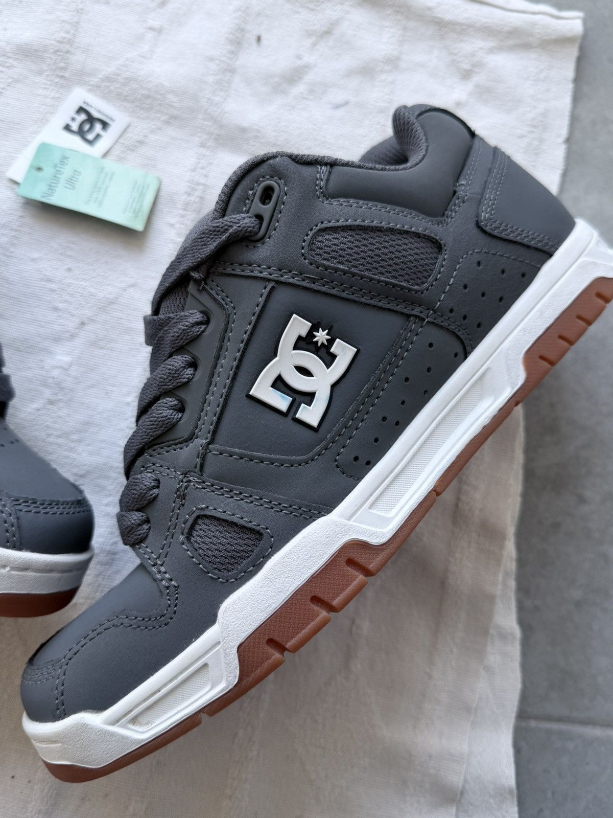 DC Y2K Dc Shoes DC Stag Chunky Sneakers Size US 8 / EU 41 - 3 Thumbnail