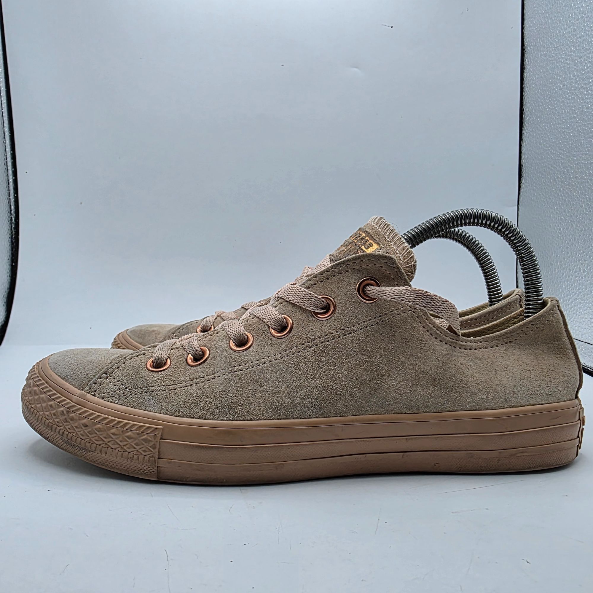 Converse Converse Chuck Taylor Womens Size 9 Beige Shoes Skateboardin Size US 9 / IT 39 - 13 Thumbnail