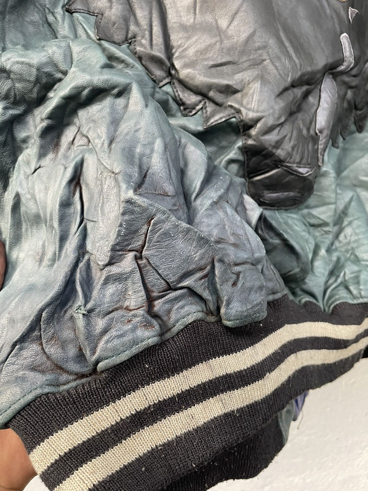 Other Vintage Leather Bomber Jacket Wolf Head Patch Size M Size US M / EU 48-50 / 2 - 14 Thumbnail