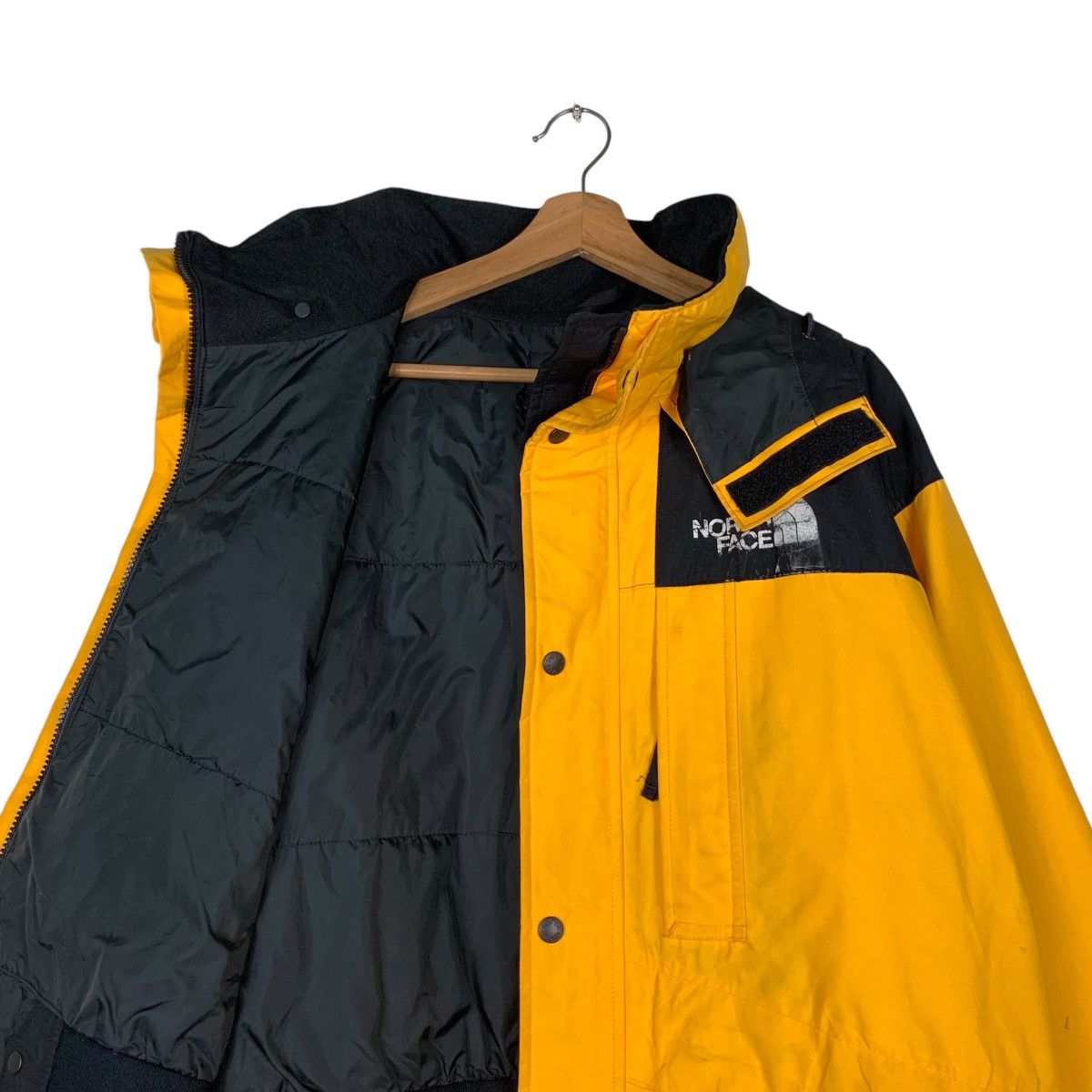The North Face THE NORTH FACE Goretex Yellow Hooded Jacket #1420-C64 Size US L / EU 52-54 / 3 - 11 Thumbnail