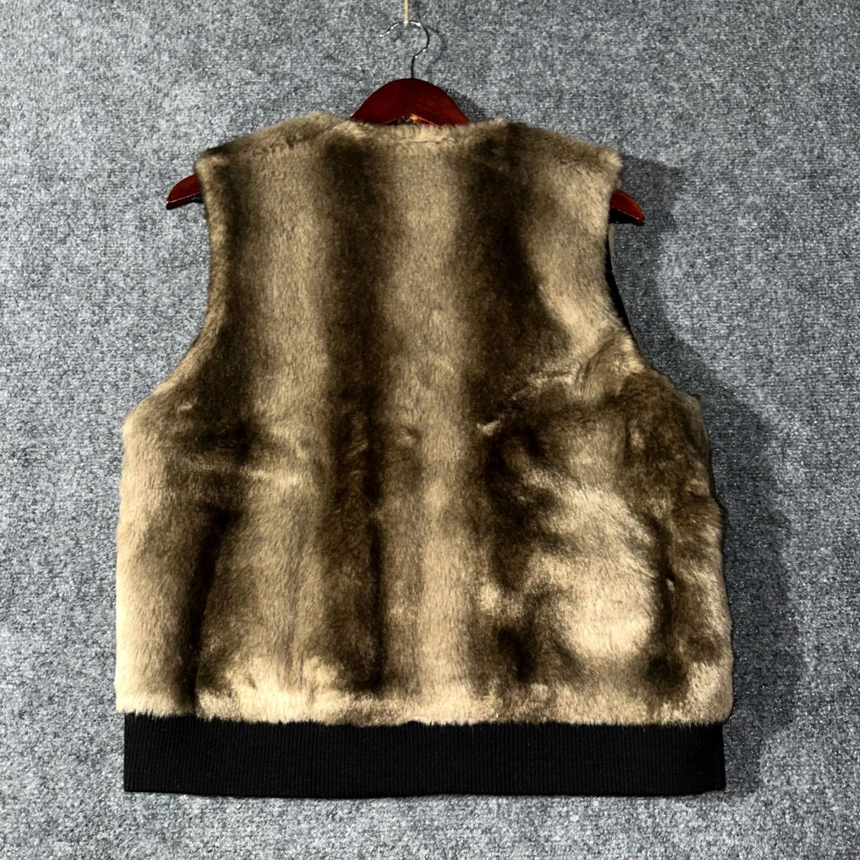 Club Monaco VINTAGE Club Monaco Vest Womens M Brown Faux Fur Zip Pockets Ribbed Hem Full Zip Size M / US 6-8 / IT 42-44 - 6 Thumbnail