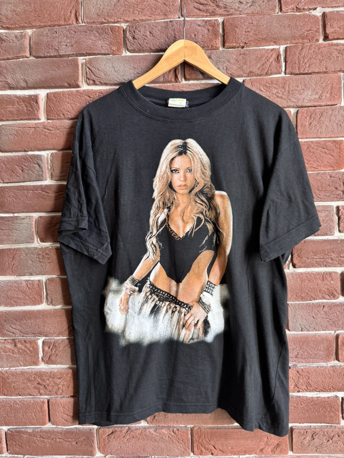 Vintage Vintage 2003 Shakira Tour Of The Mongoose T-Shirt Pop Band Size US L / EU 52-54 / 3 - 1 Thumbnail
