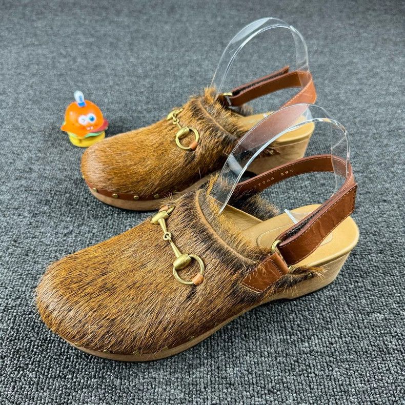 Gucci Gucci Lock Fur Wooden Clog Sandals - dmc Size US 7.5 / EU 40-41 - 1 Thumbnail