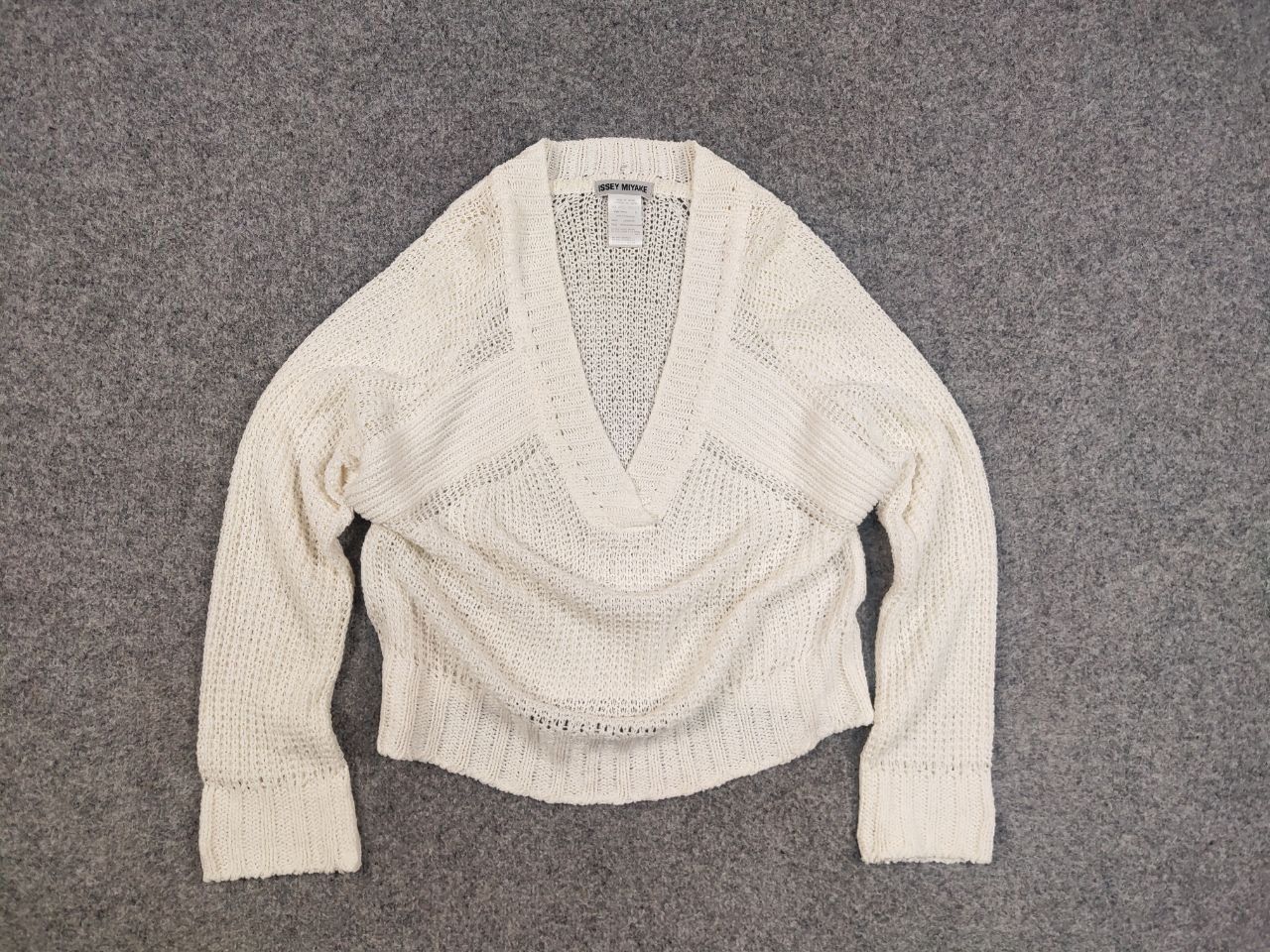 Issey Miyake Vintage 90s Issey Miyake Japan Linen Blend Mech Knit Sweater Size S / US 4 / IT 40 - 13 Thumbnail