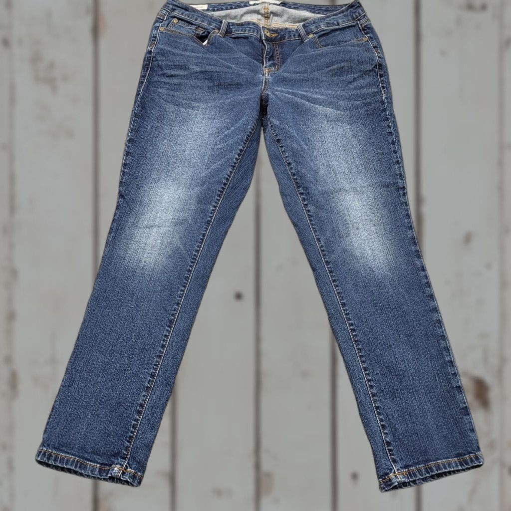Torrid Torrid Jeans Women Size 14R Boyfriend Straight Vintage Stretch Blue Jeans 36x29 Denim Regular Womens 90s Bohemian City Belt Loops Zipper Button Size 36" / US 14 / IT 50 - 1 Thumbnail