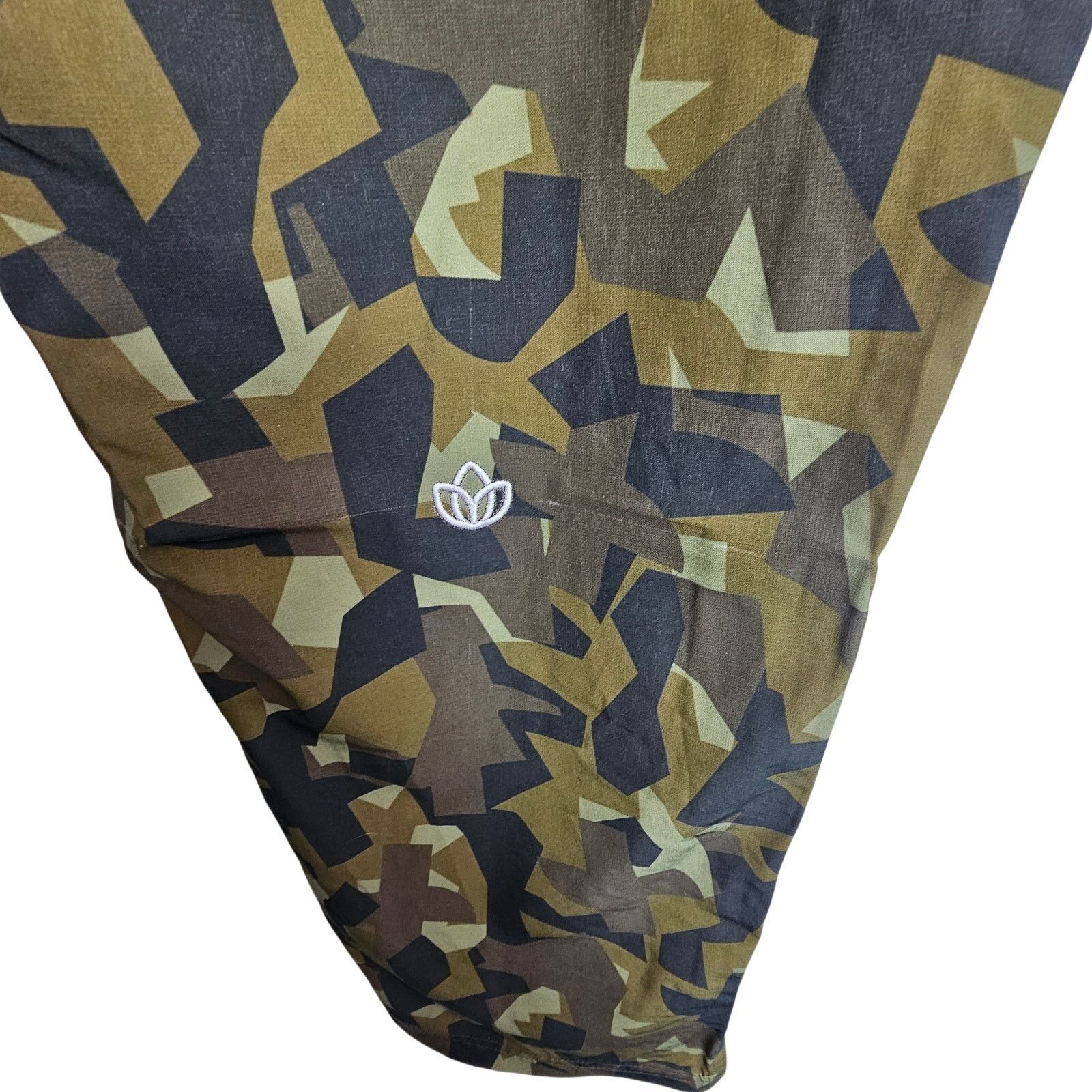 Figue Figs Women Green Camo Print Cargo Scrub Pants Sz LP Nurse Size 33" - 9 Thumbnail