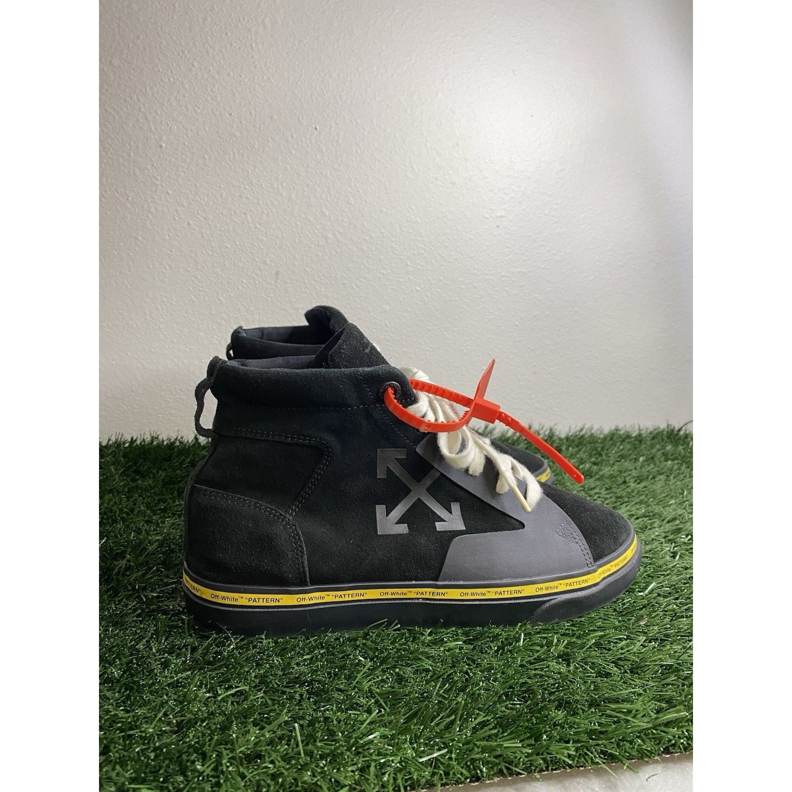 Off-White Off-White Vulc Sneaker Mid 'Black' | Size 43 EU ( 10 us ) Size US 10 / EU 43 - 1 Thumbnail