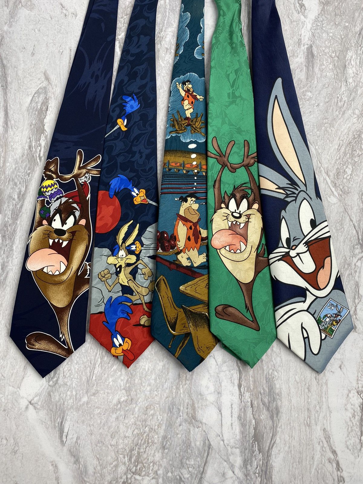 Warner Bros Lot of 5 Vintage 90s Looney Tunes Ties Warner Bros Cartoon Size ONE SIZE - 1 Thumbnail