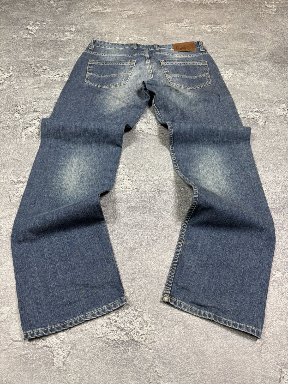If Six Was Nine Y2K 2000s Tommy Hilfiger Flared Bootcut Washed Jeans Size 32 Size US 32 / EU 48 - 3 Thumbnail