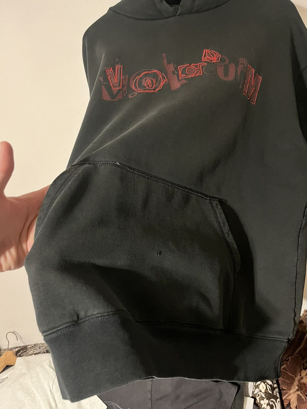 Volcom 90s Volcom Thrashed Grunge Hoodie - Archive Faded Distressed Size US XL / EU 56 / 4 - 6 Thumbnail