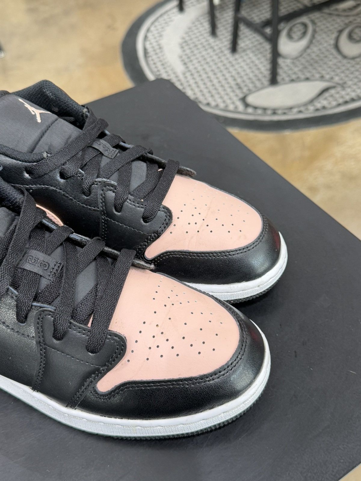 Jordan Brand Air Jordan 1 Low Crimson Tint Size 7Y (2021) Size US 7 / EU 40 - 8 Thumbnail