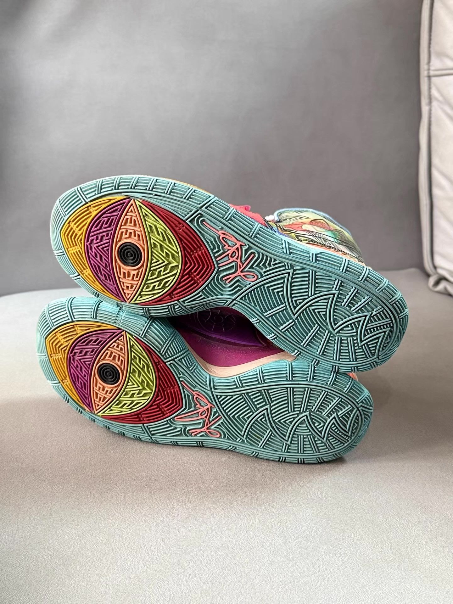 Nike Nike Kyrie 6 Pre-Heat "Heal The World"basketball shoes。Ｑ20 Size US 10 / EU 43 - 5 Thumbnail