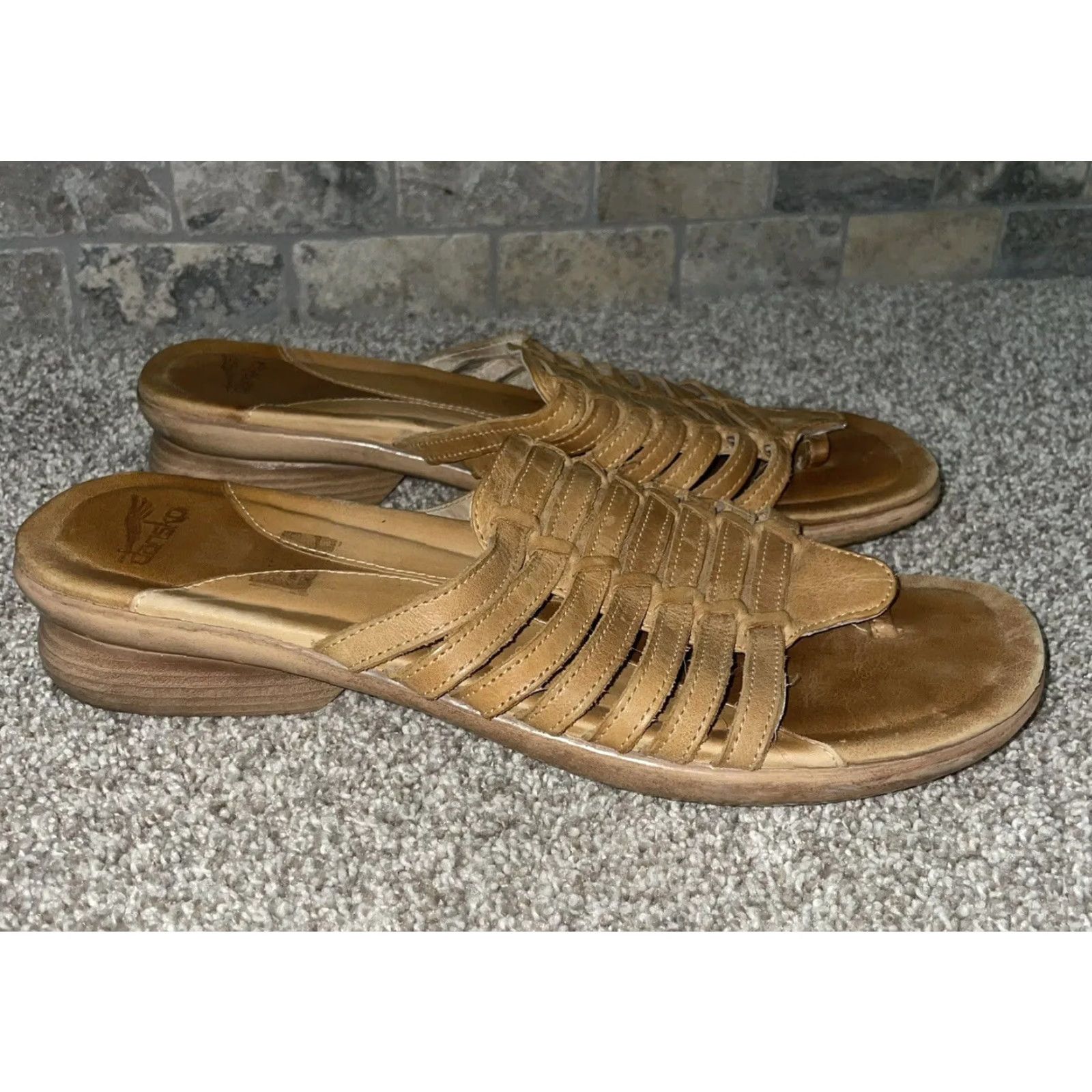 Dansko VINTAGE Dansko Sandal Womens Size 6 Light Brown Leather Flip Flop Brown Women Size US 6 / IT 36 - 4 Thumbnail