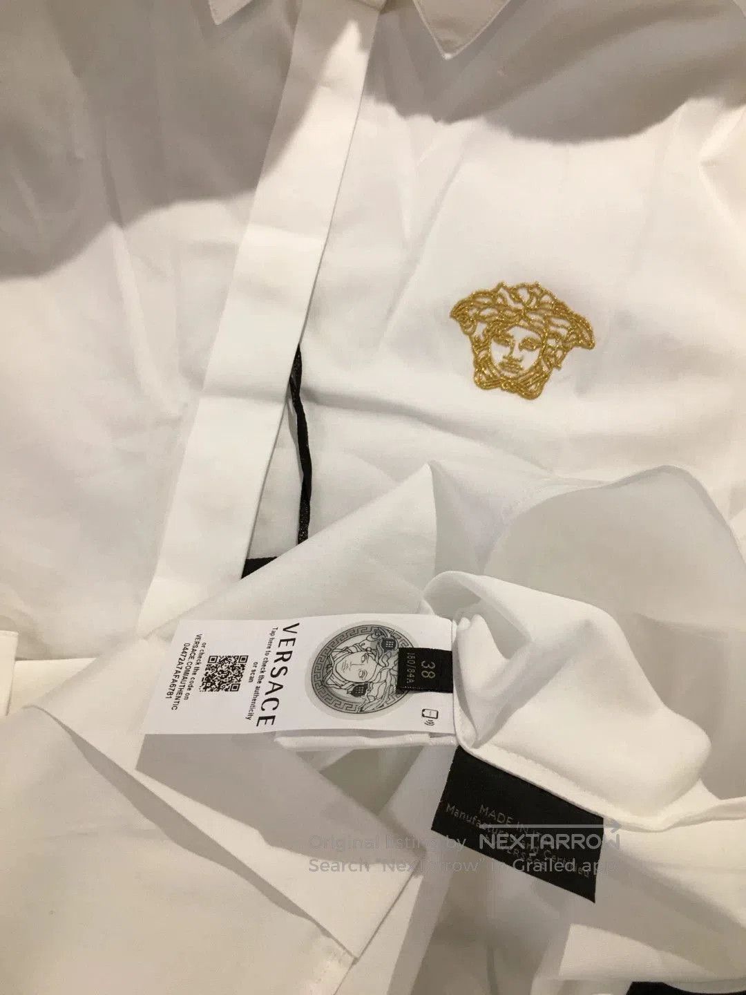 Versace versace white dress shirt with gold emblem. Size US M / EU 48-50 / 2 - 5 Thumbnail