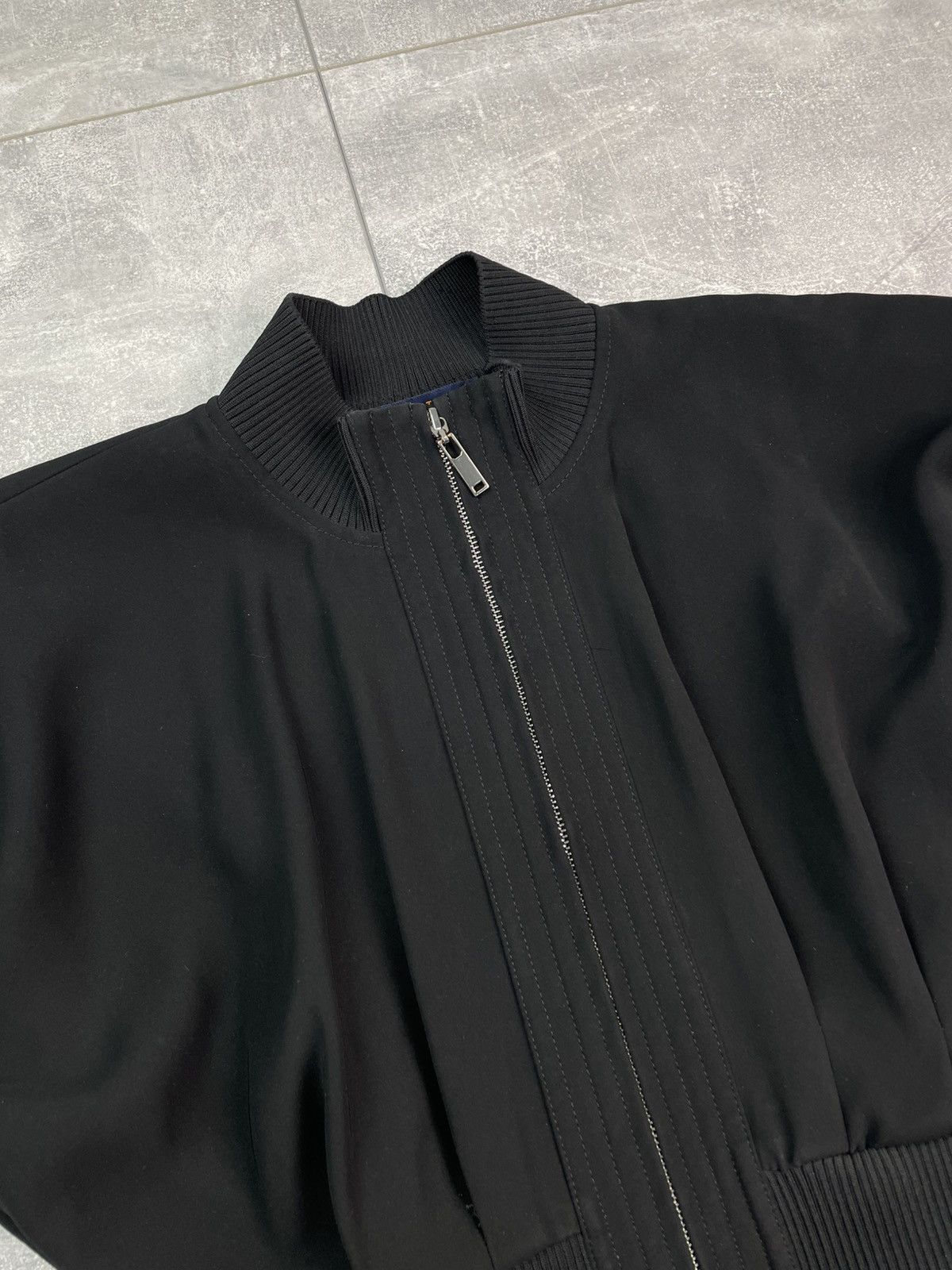 Louis Vuitton Louis Vuitton Uniform Mock Sleeve Full Zip Top Size XXS / US 00 / IT 34 - 8 Thumbnail