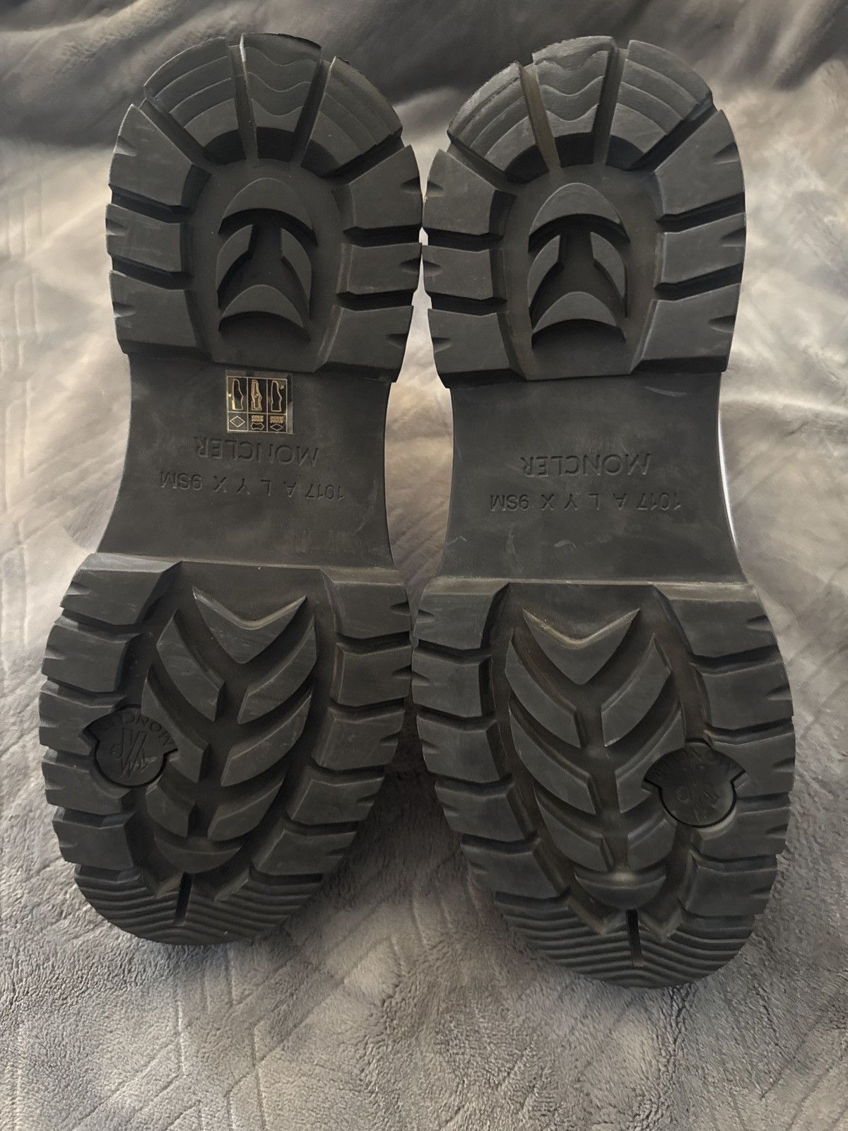 1017 ALYX 9SM × Moncler Genius 1017 Alyx 9sm X Moncler alison scarpa snow boots Size US 9.5 / EU 42-43 - 9 Thumbnail