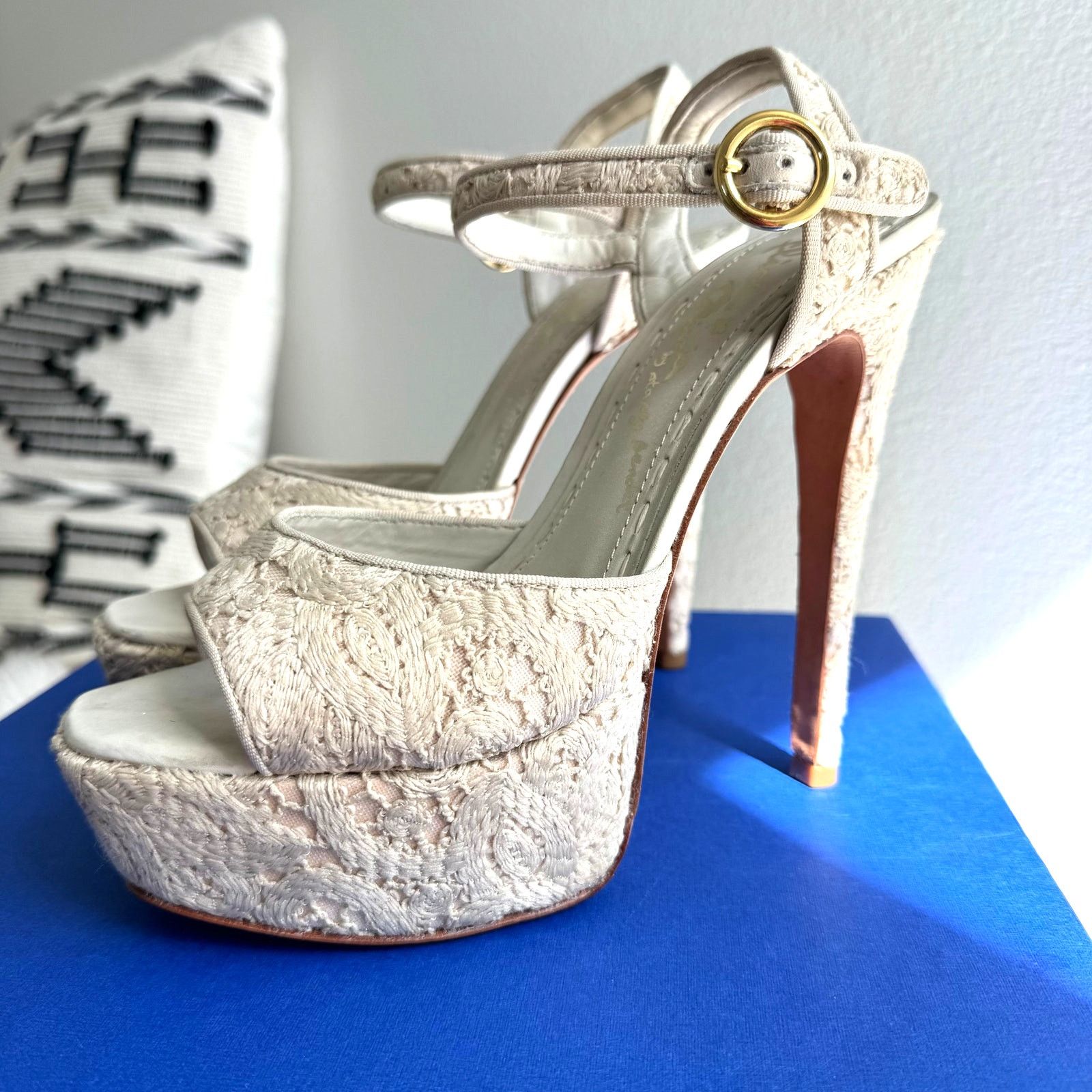 Alice + Olivia Alice + Olivia Lena Ivory Lace Ankle Strap Platform Heels Size US 8.5 / IT 38.5 - 4 Thumbnail