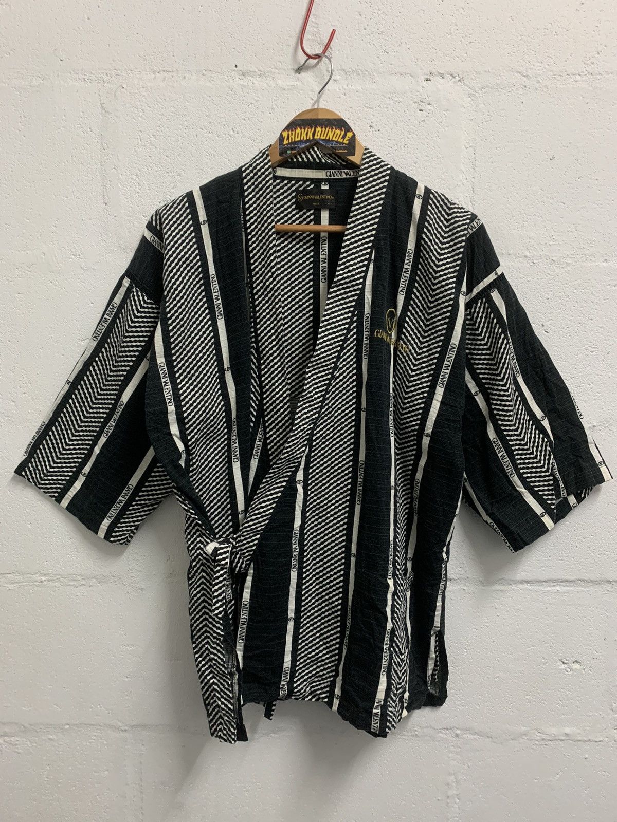 image of Vintage Gianni Valentino Kimono Japanase Traditional Style in Black, Men's (Size Medium)