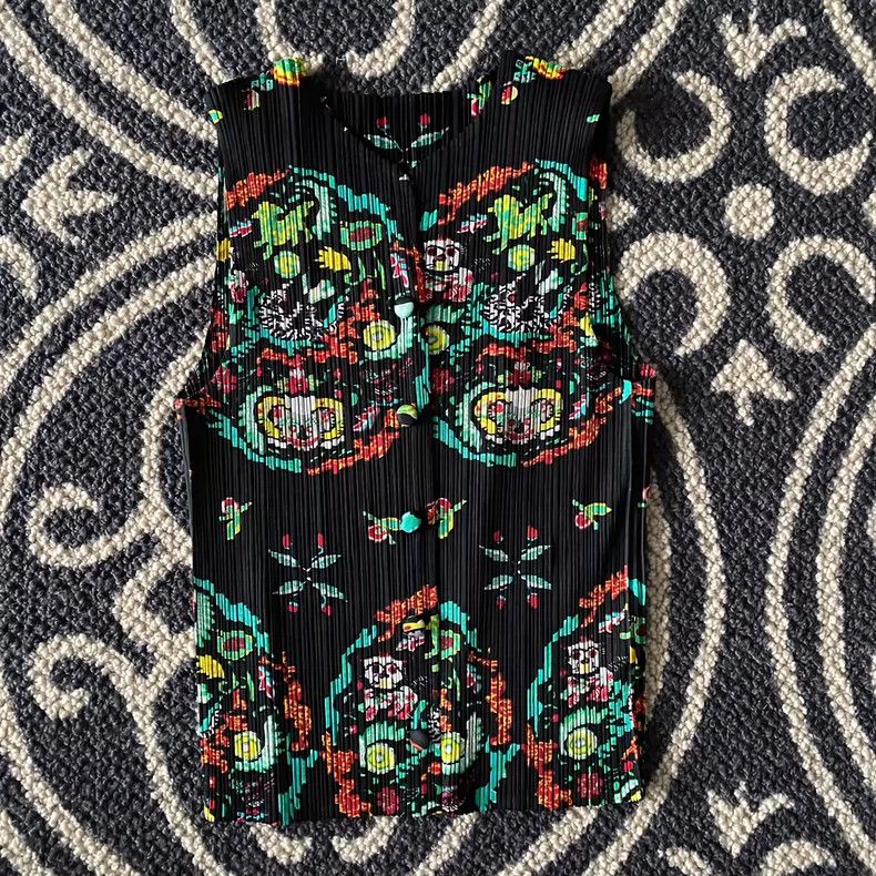 Issey Miyake Issey Miyake Retro lion dance pleated vest Size L / US 10 / IT 46 - 1 Thumbnail