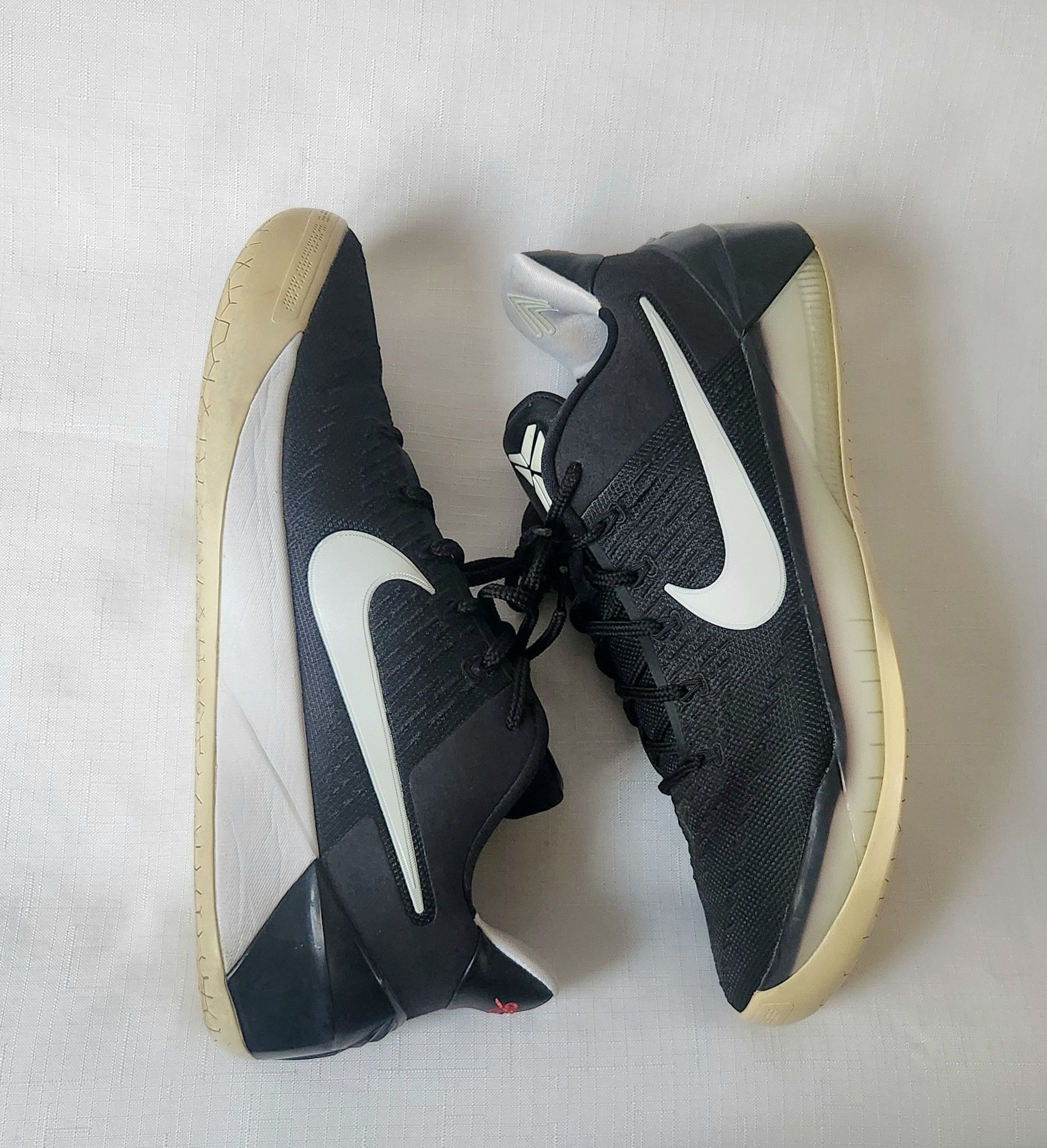 Nike NIKE KOBE AD 852425-001 BLACK AND WHITE SIZE 12 MENS Size US 12 / EU 45 - 4 Thumbnail