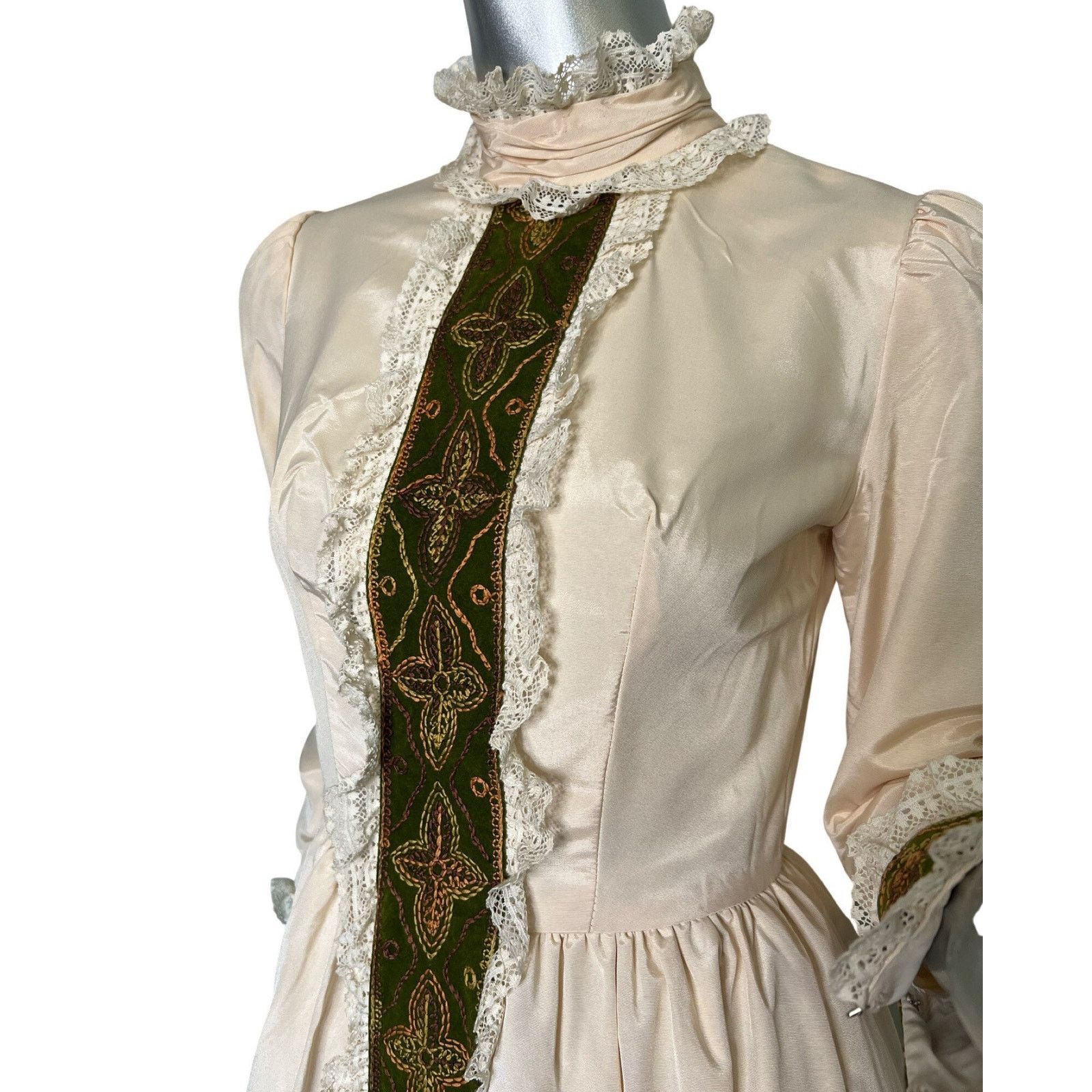 Vintage Vintage 1970s Victorian Emma Domb Cream Maxi Dress Size 5 Size S / US 4 / IT 40 - 2 Thumbnail