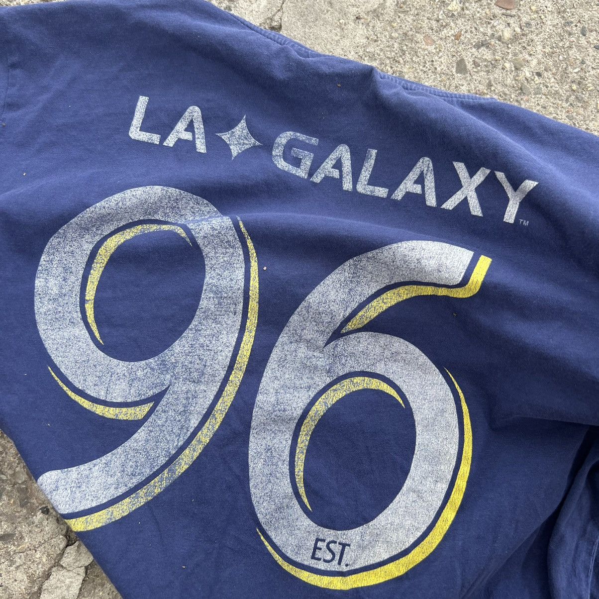 Vintage VINTAGE 2008 BLOKE CORE MLS "LA GALAXY" SOCCER JERSEY Size US XL / EU 56 / 4 - 6 Thumbnail