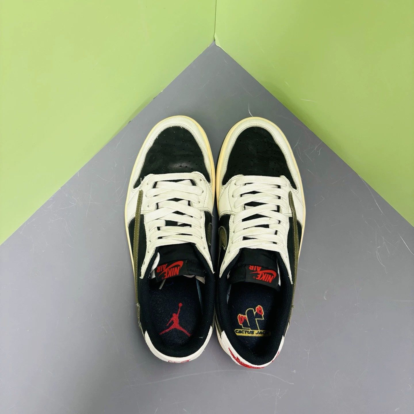 Ts(S) TS AJ1 Reverse Swoosh 5.0 Olive Green Size US 9 / EU 42 - 7 Thumbnail