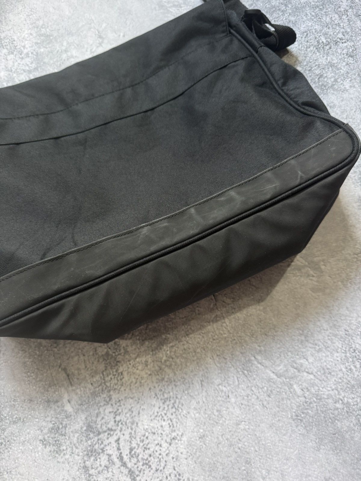 Nike Vintage Nike Y2K Retro Black Crossbody Bag Shoulder Bag Nike Size ONE SIZE - 10 Thumbnail