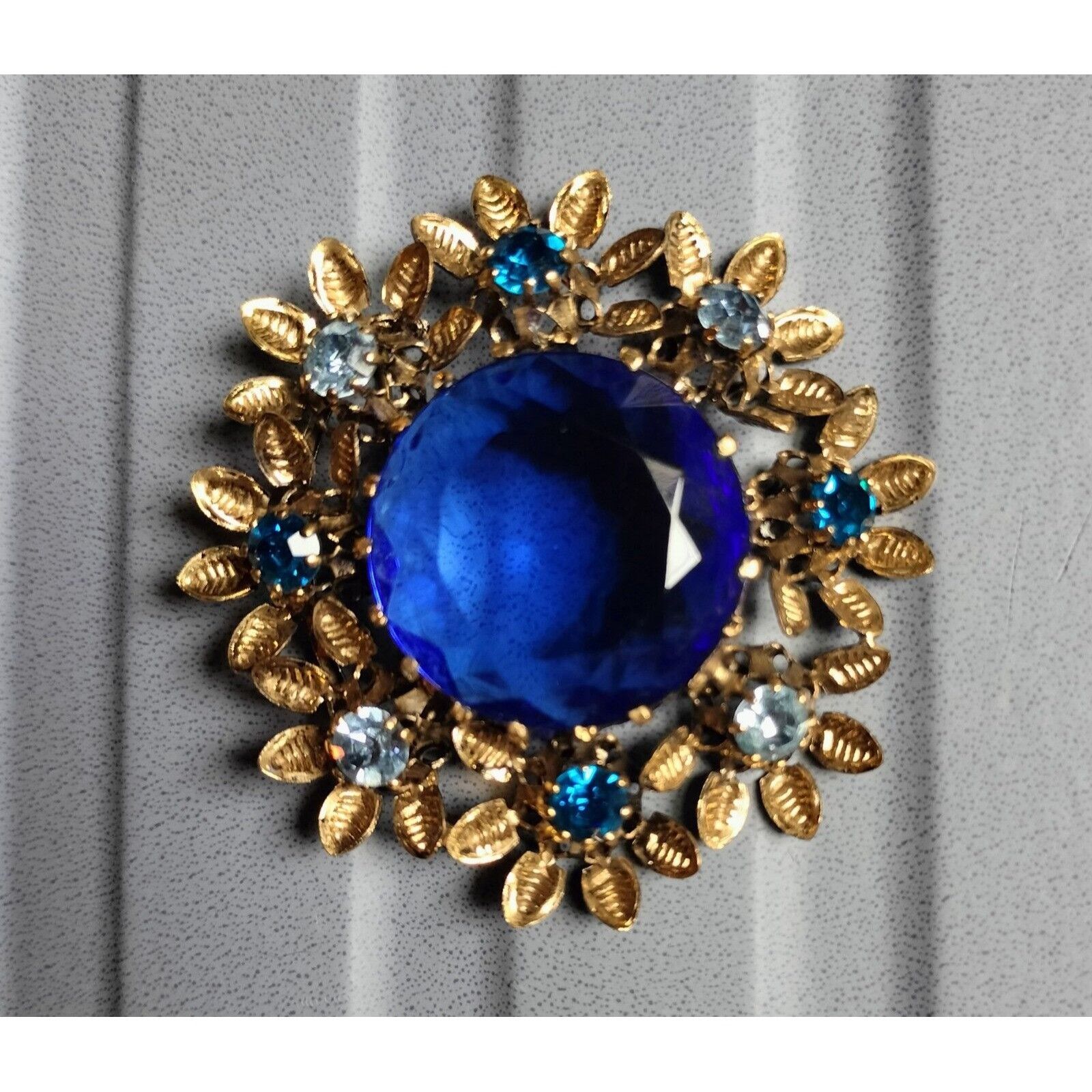 Vintage Vintage Austrian Brooch Crystal Ornate Gold Tone Blue Glass Size ONE SIZE - 5 Thumbnail