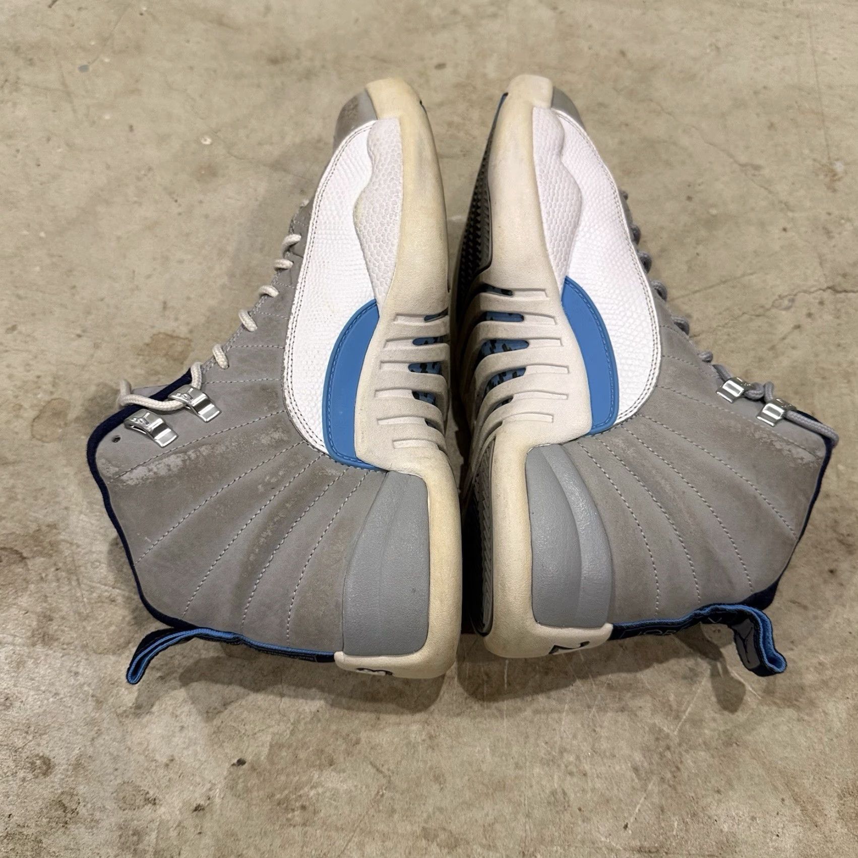 Jordan Brand Nike Air Jordan 12 Retro University Blue Wolf Grey Men’s Size 7.5 Sneakers Size US 8 / EU 41 - 7 Thumbnail