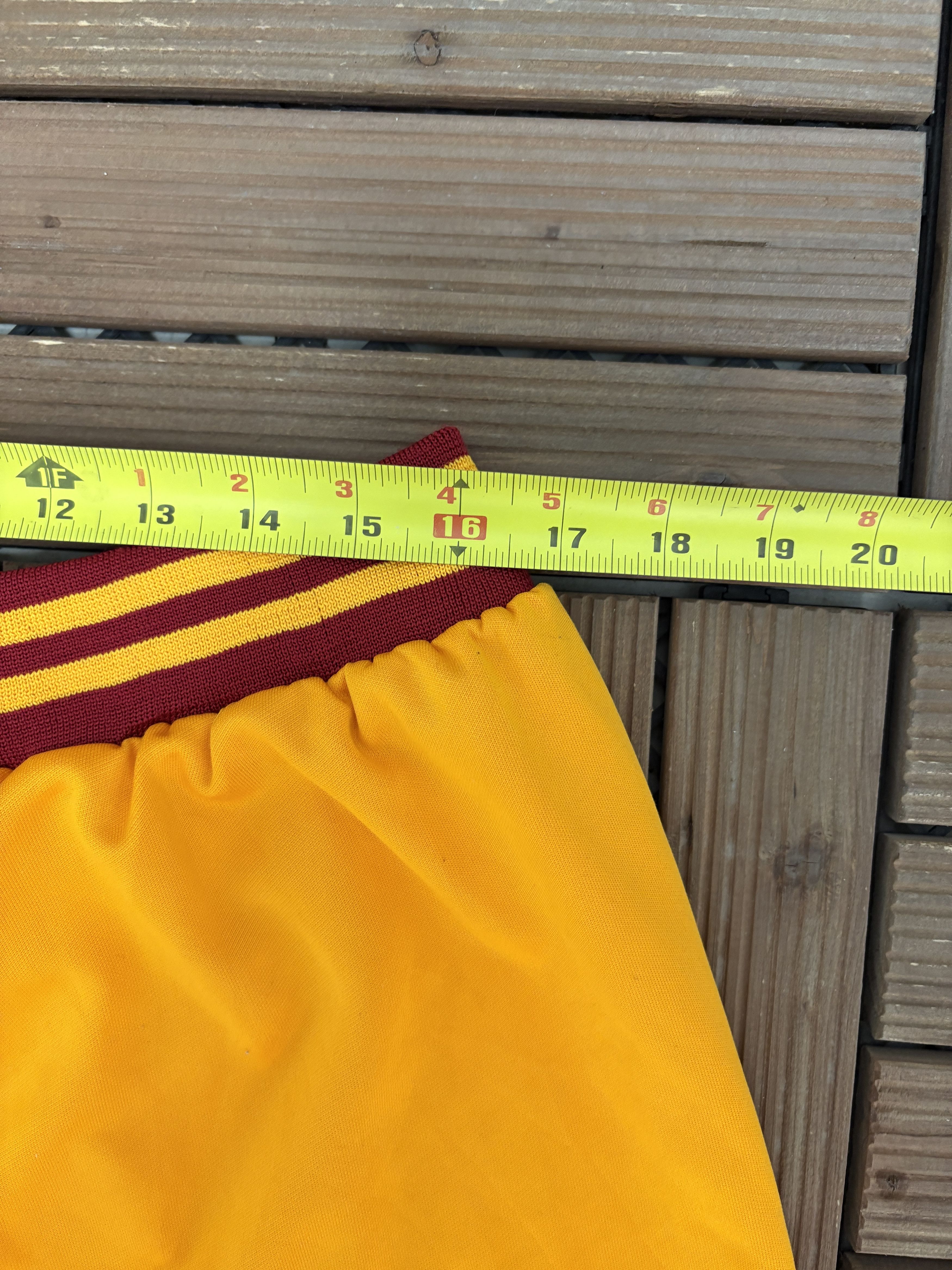 Vintage Cleveland Cavaliers Kyrie Irving Vintage Basketball Shorts Size US 34 / EU 50 - 6 Thumbnail